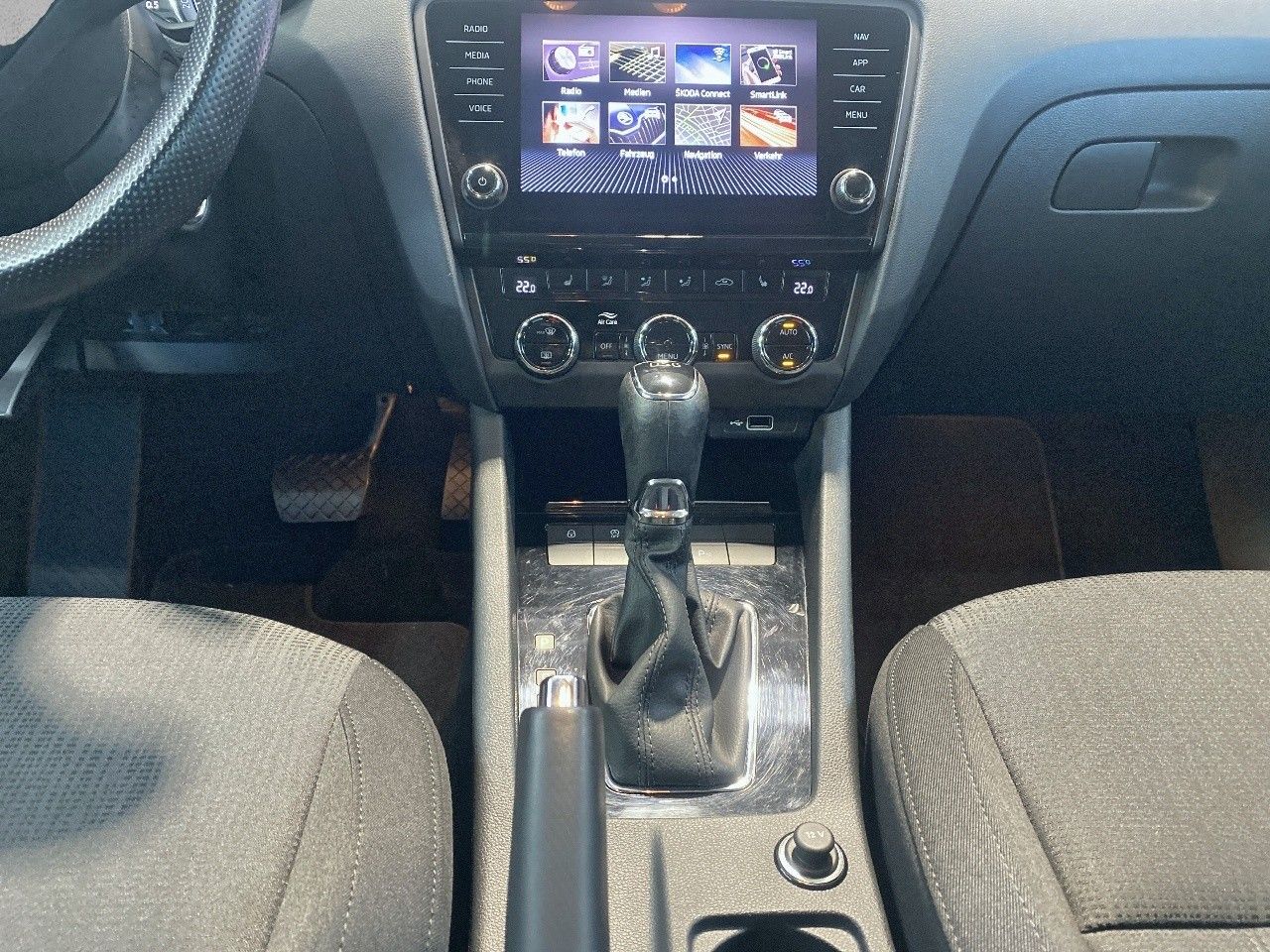 Skoda Octavia Combi Style 1.5 TSI - Samsaru's Car Outlet