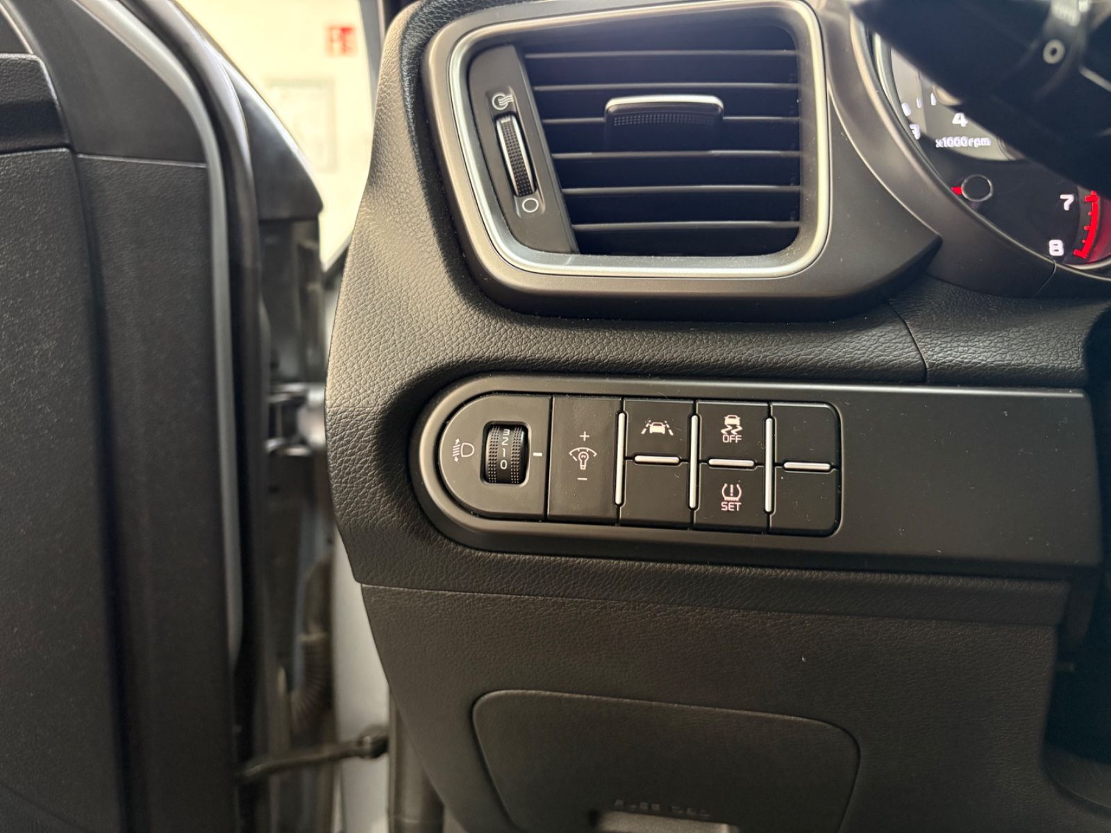 Kia XCeed 1.0 T-GDI Vision - Samsaru's Car Outlet