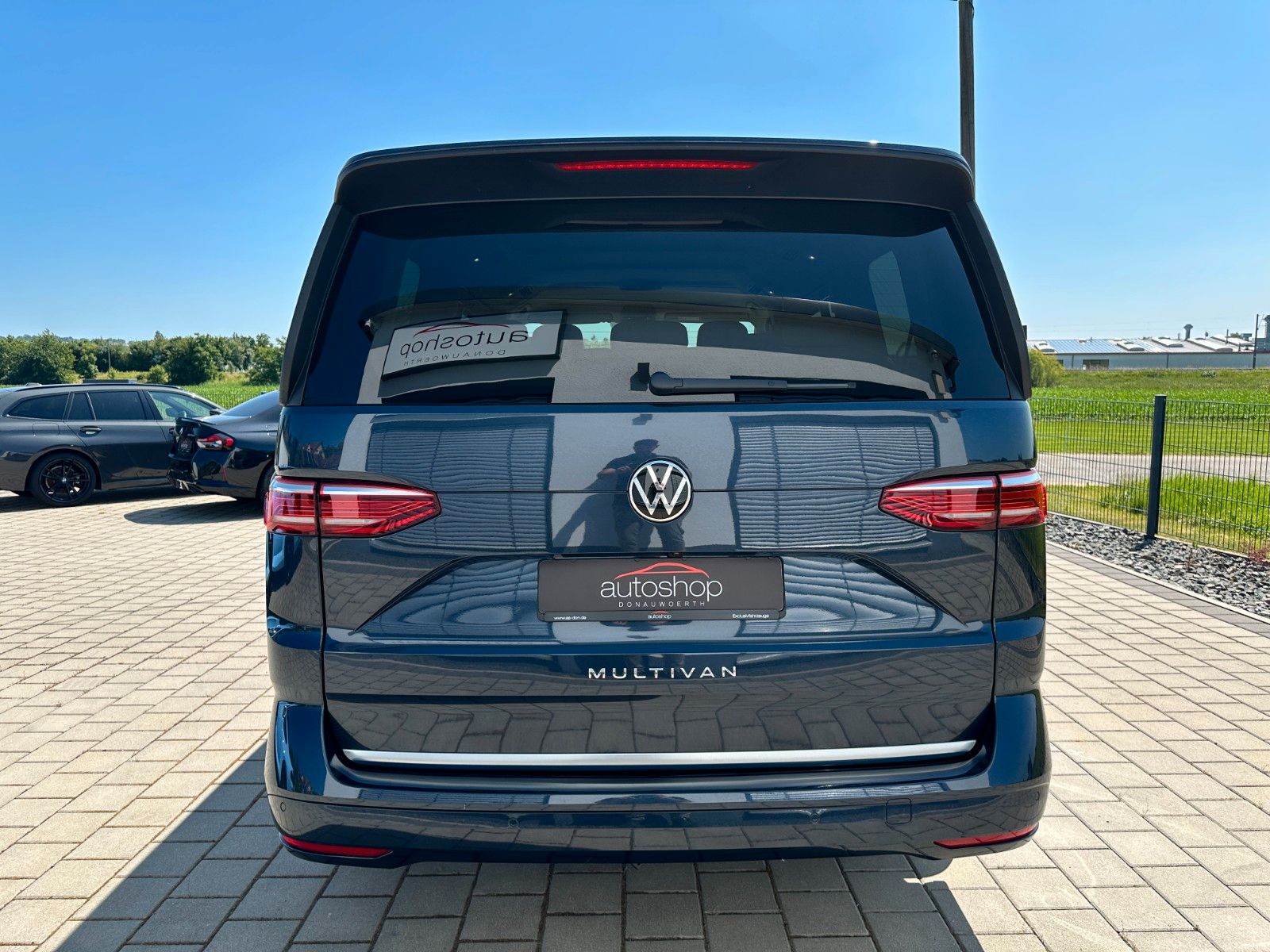 Volkswagen T7 Multivan 2.0 TDI - Samsaru's Car Outlet