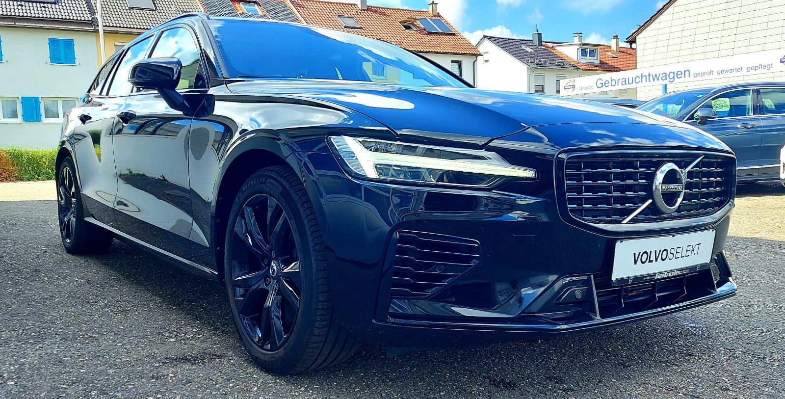 Volvo V60 T6 R-Design Expression Plug-In Hybrid AWD