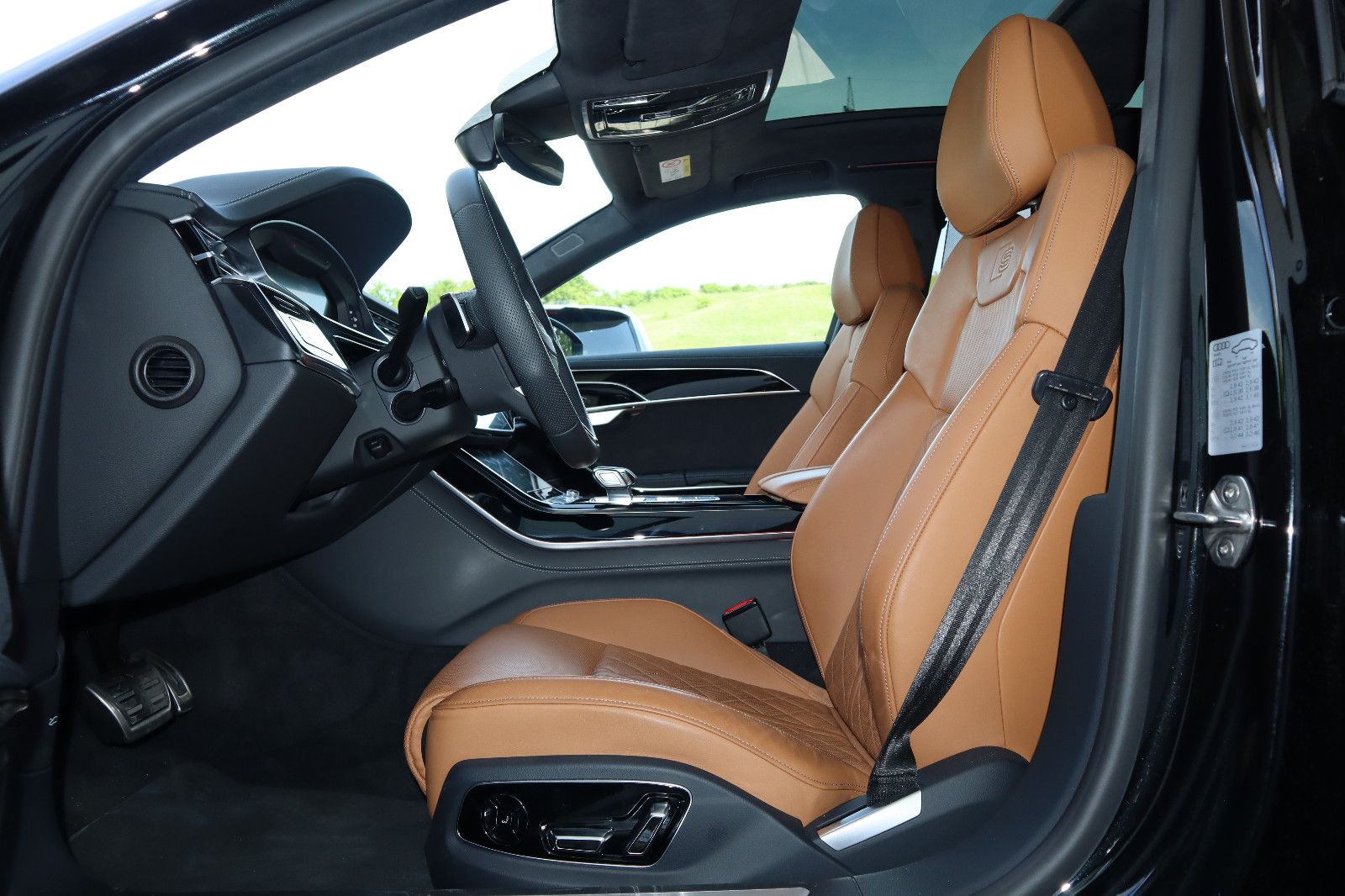 Audi A8L 60 TFSIe lang S-Line - Samsaru's Car Outlet