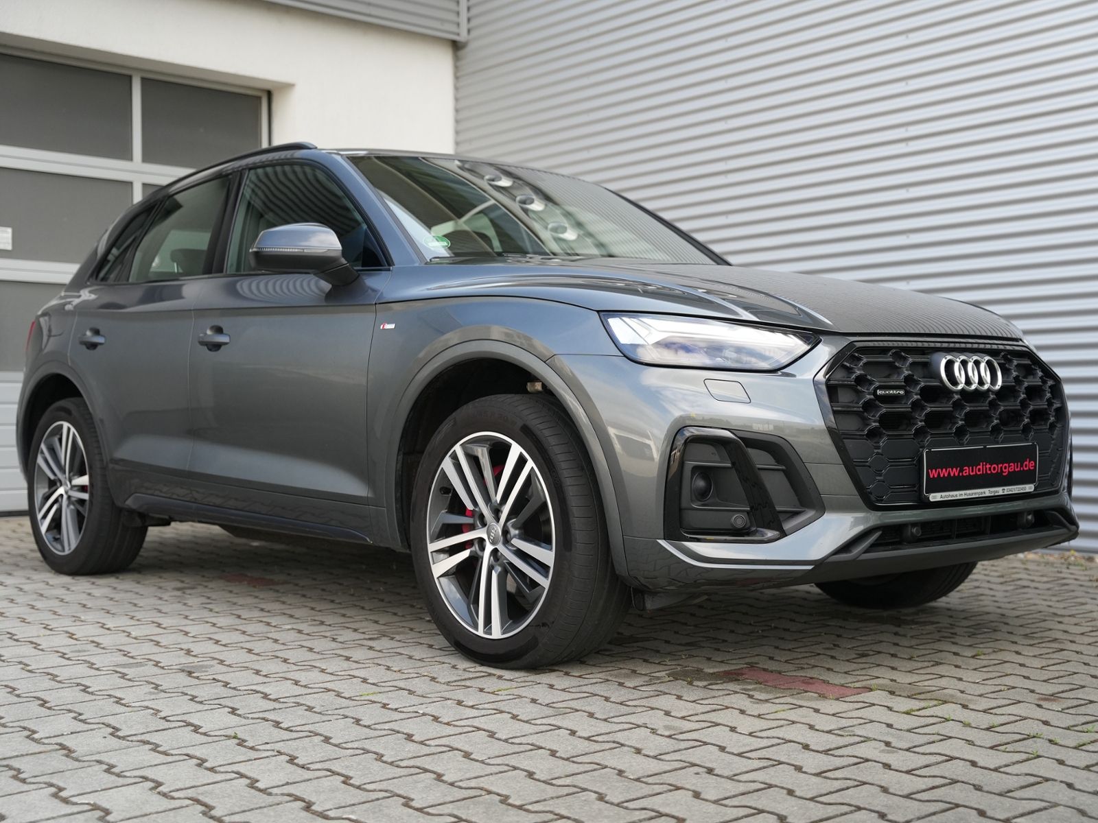 Audi Q5 40 TDI quattro S line - Samsaru's Car Outlet