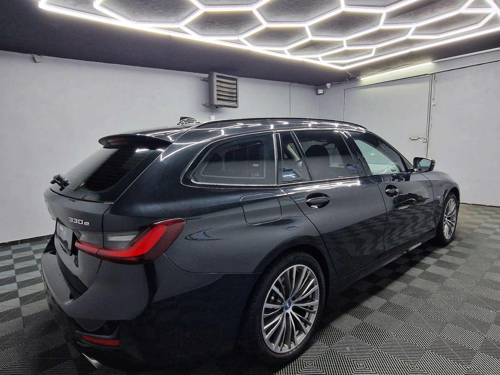 BMW 330 e Sport Line - Samsaru's Car Outlet