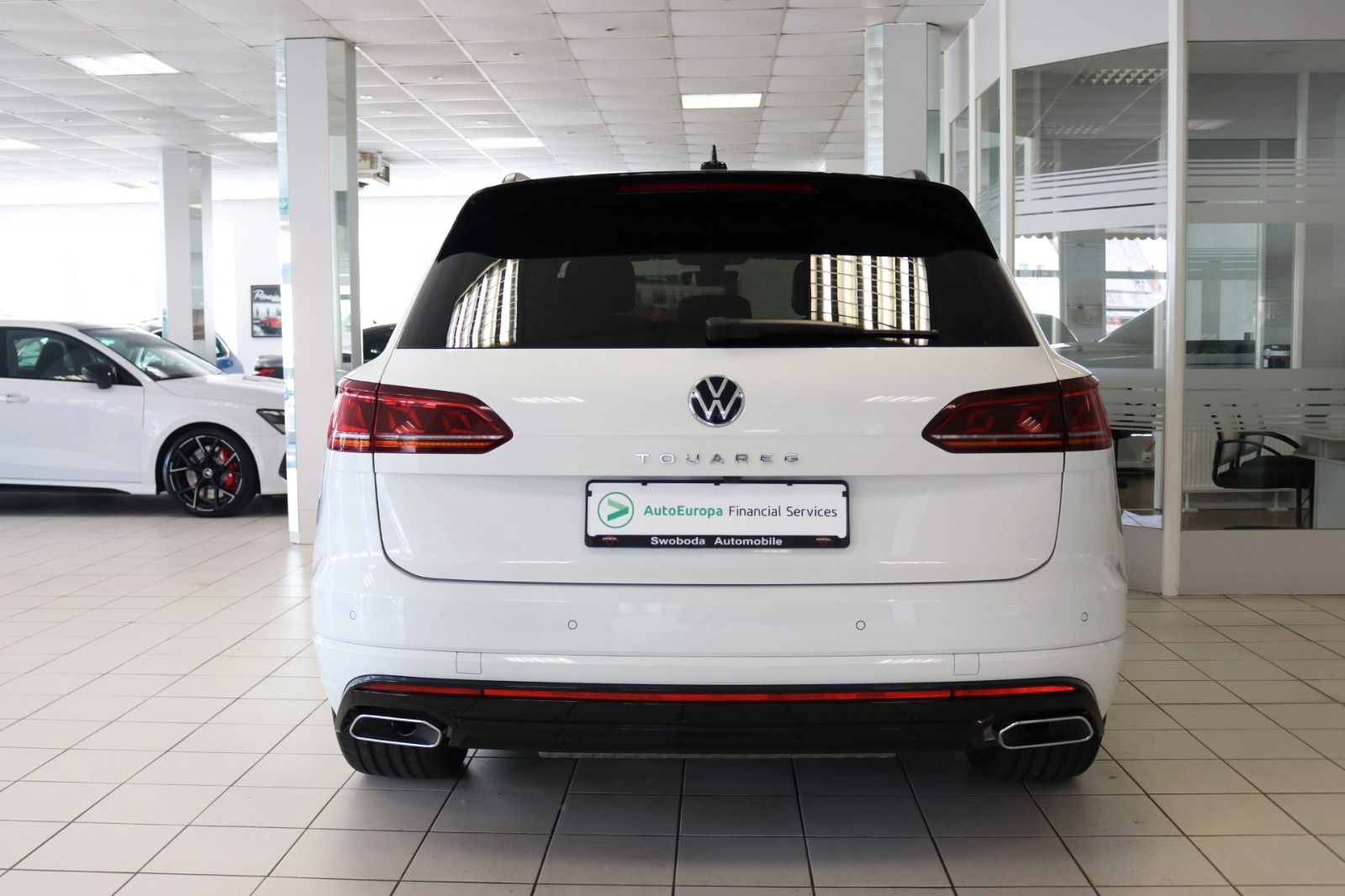 Volkswagen Touareg 2x R-Line Black - Samsaru's Car Outlet