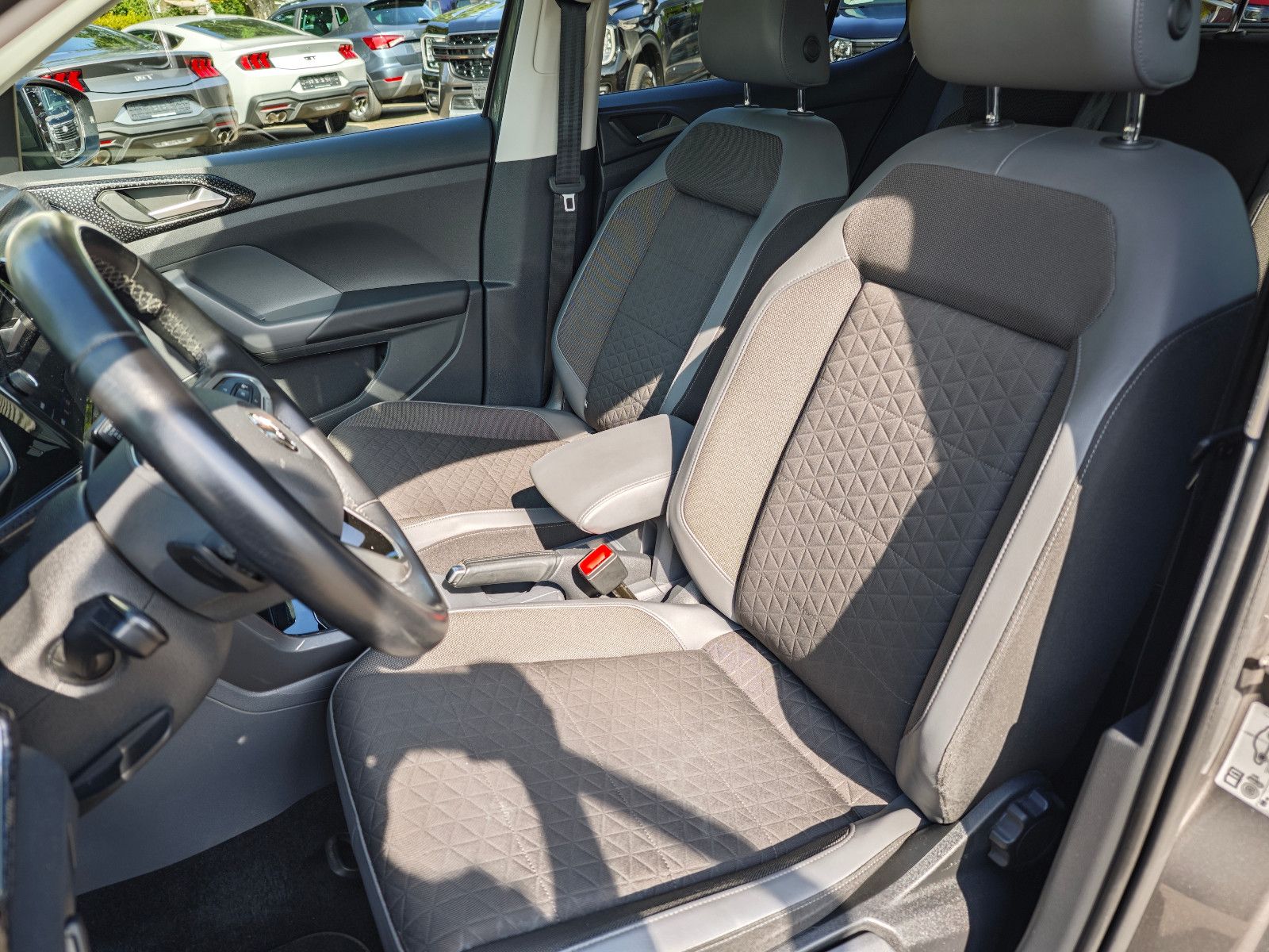 Volkswagen T-Cross Highline - Samsaru's Car Outlet