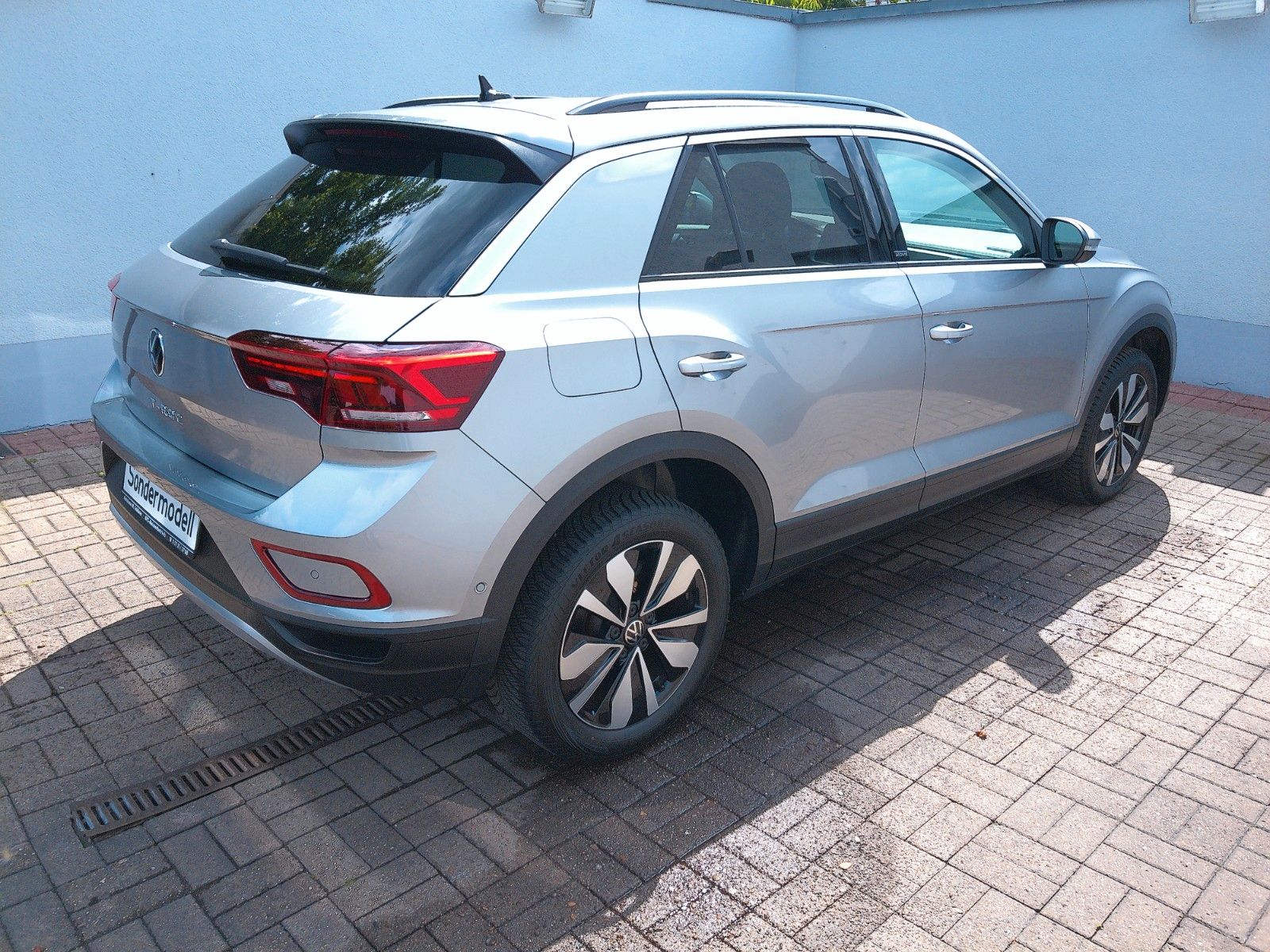 Volkswagen T-Roc 1.5 TSI DSG Move - Samsaru's Car Outlet