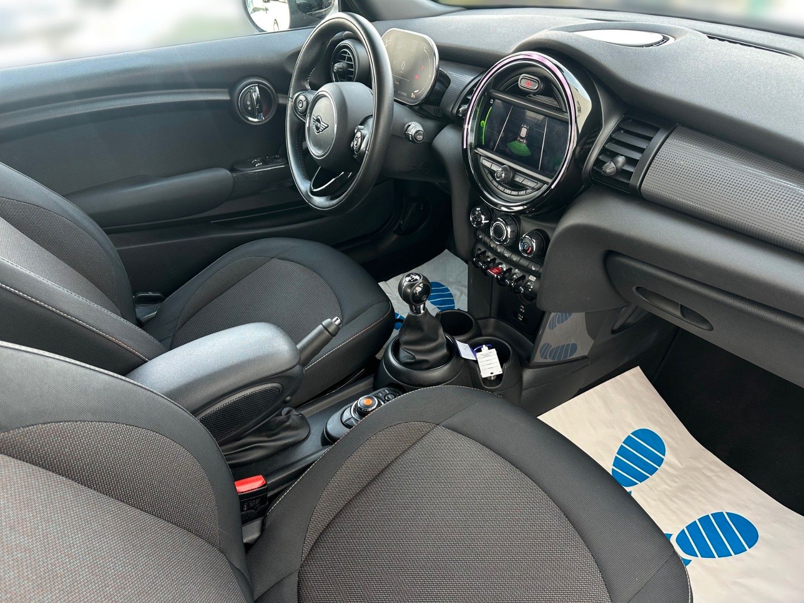 MINI COOPER Essential - Samsaru's Car Outlet