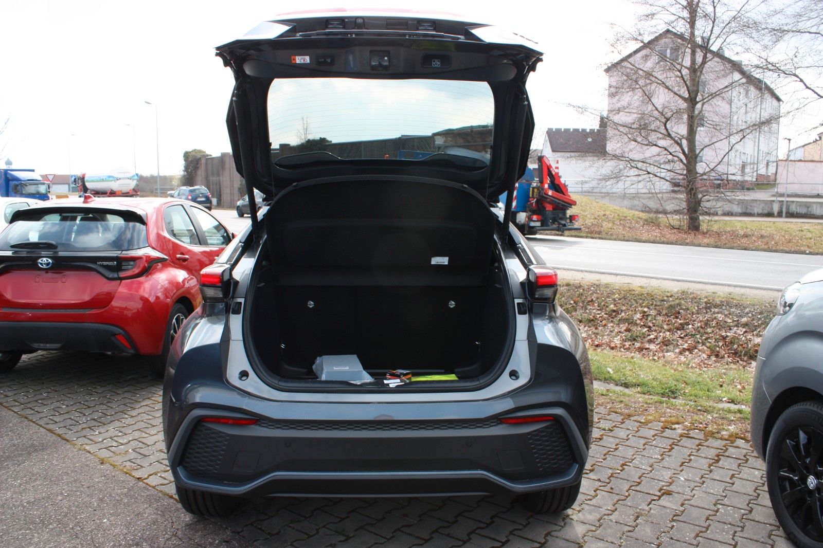 Toyota C-HR 5-Türer Team D 1,8-I-Hybrid, Technik-Paket