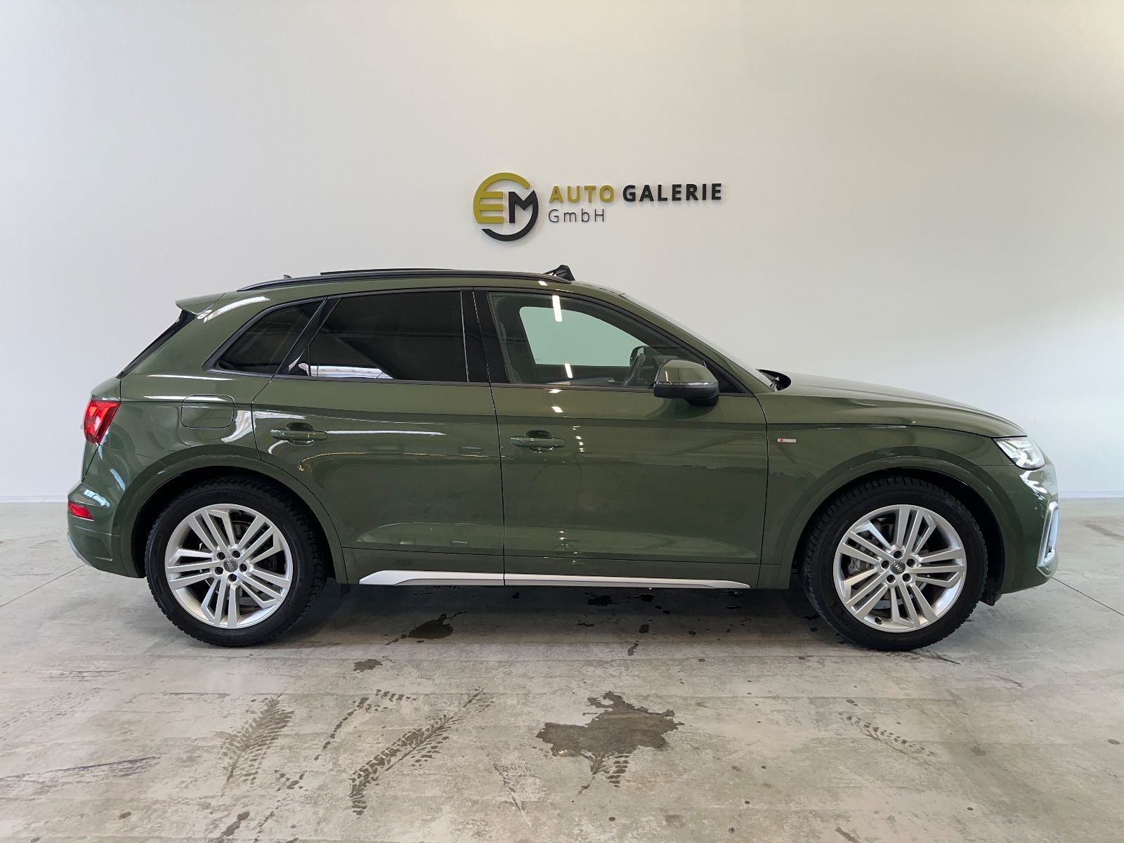 Audi Q5 45 TFSI quattro S line - Samsaru's Car Outlet