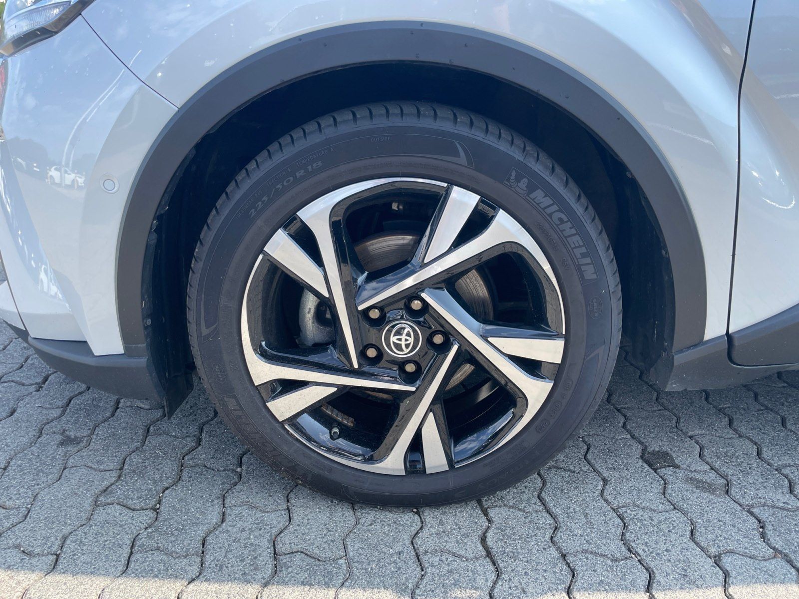 Toyota C-HR 1,8-l-Hybrid 5-Türer Team Deutschland Hybri