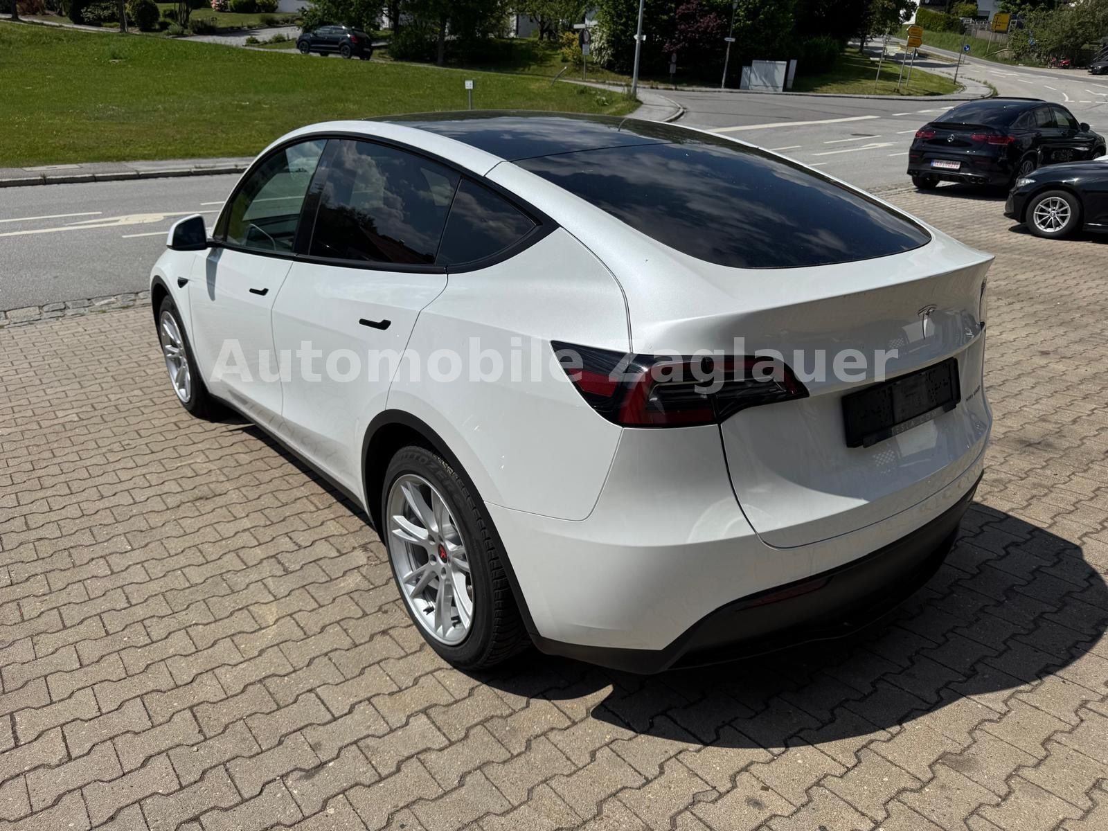 Tesla Model Y Long Range AWD AHK | Enhanced Autopilot