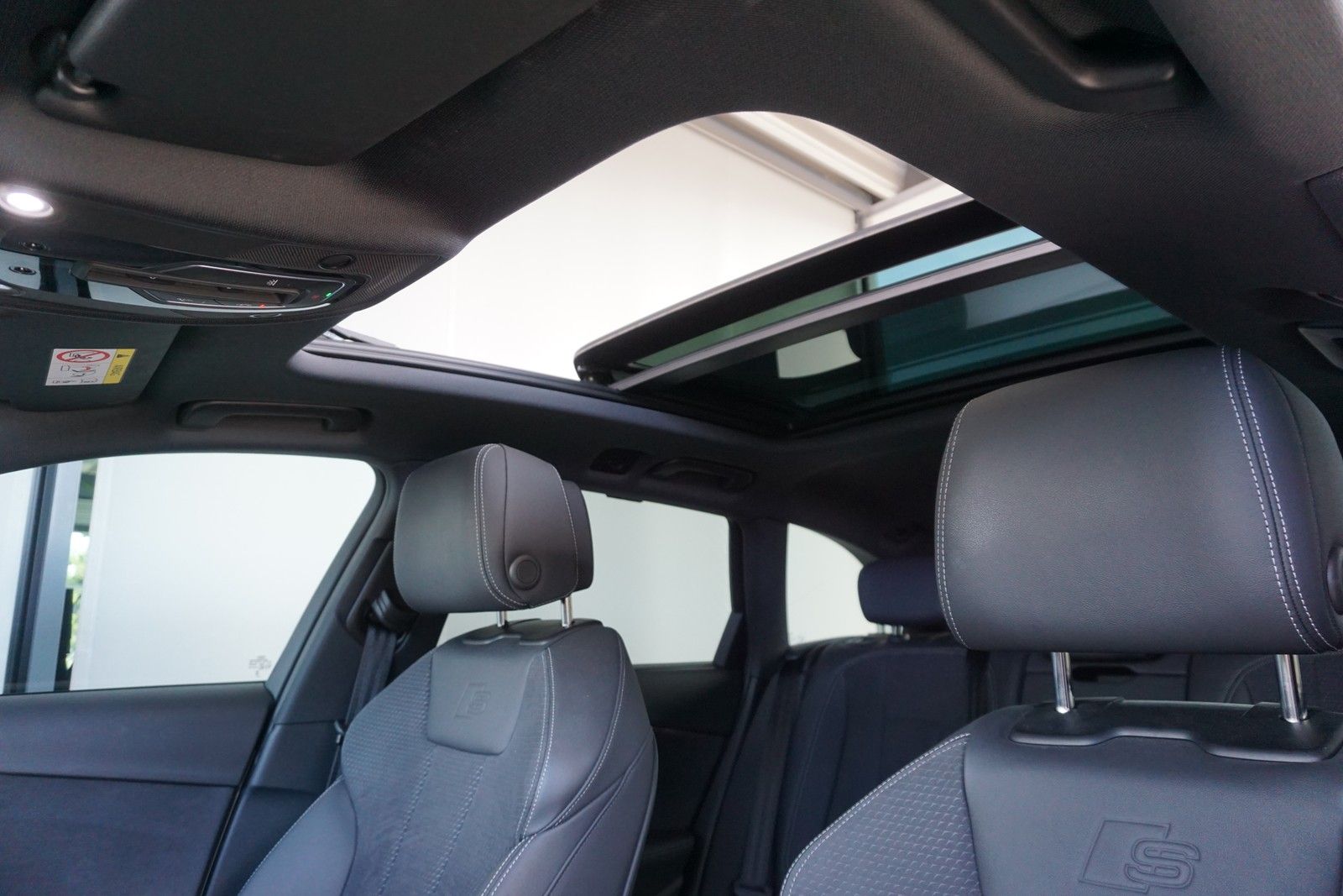 Audi A4 Avant 40 TDi S tronic S line - Samsaru's Car Outlet