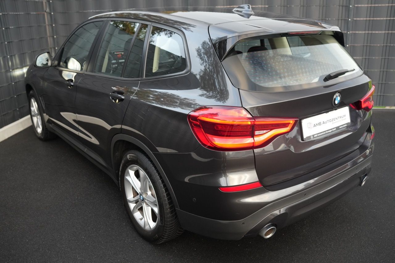 BMW X3 xDrive 20 i Advantage *LIVECOCKPIT*NAVI*