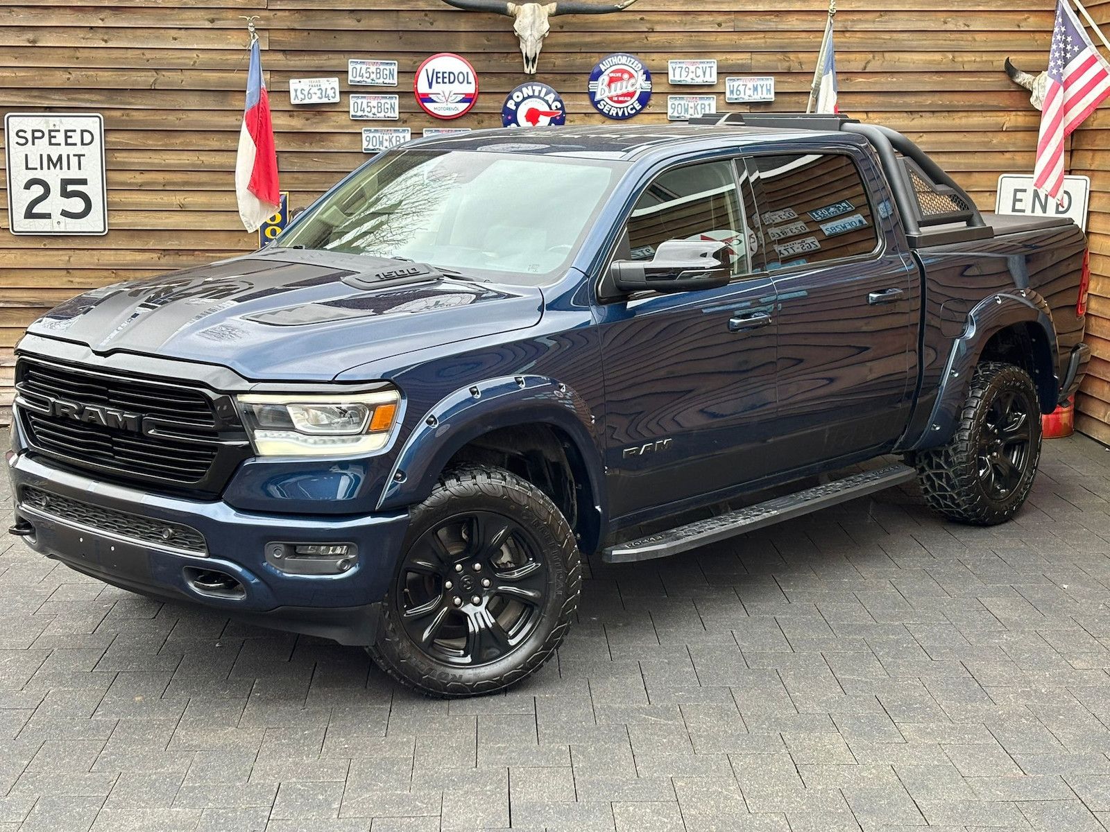 Dodge RAM 1500 Laramie 5,7L 4x4 AHK 12´´ LPG Bügel