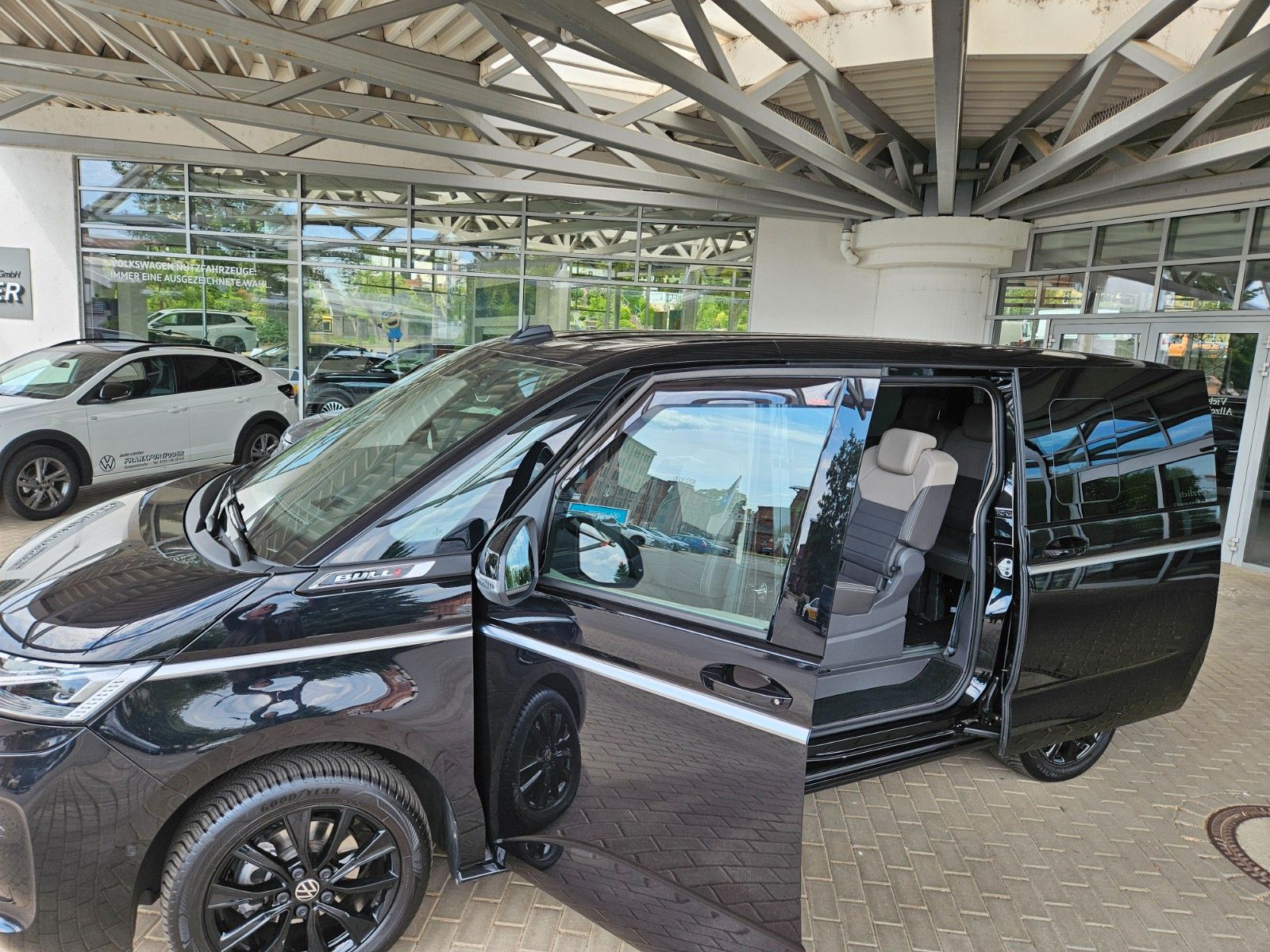 Volkswagen T7 Multivan 2.0 TDI SCR DSG Überhang Style - Samsaru's Car Outlet