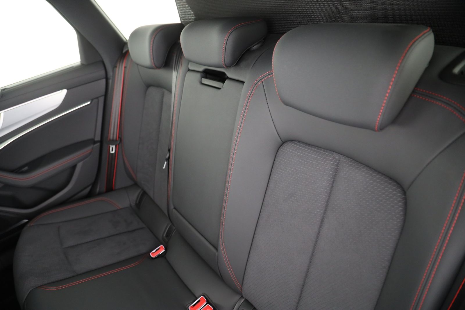 Audi A6 Avant 55 TFSI e quattro S tronic S line AHK