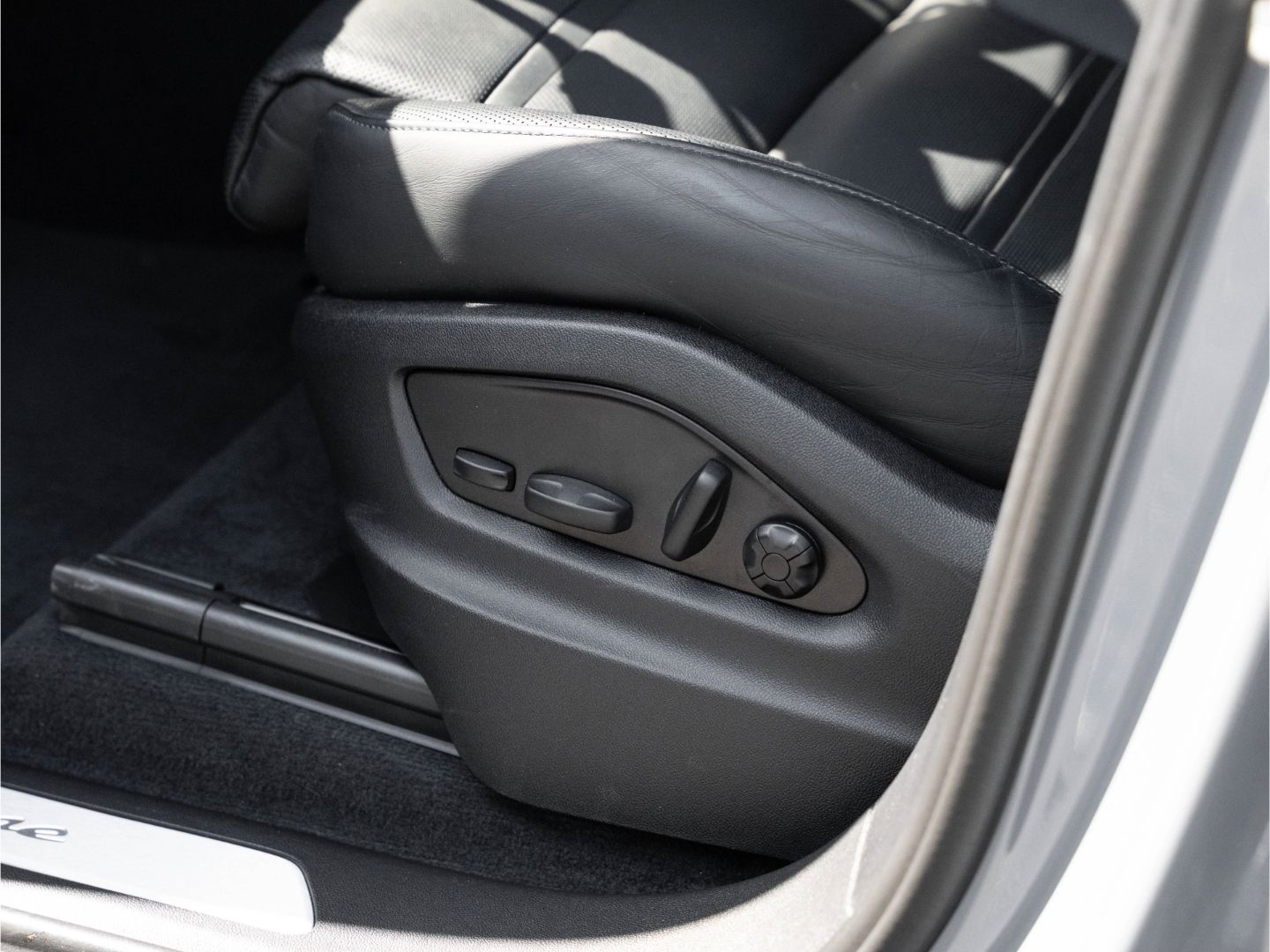 Porsche Cayenne E-Hybrid SportDesign Paket HD-Matrix HUD
