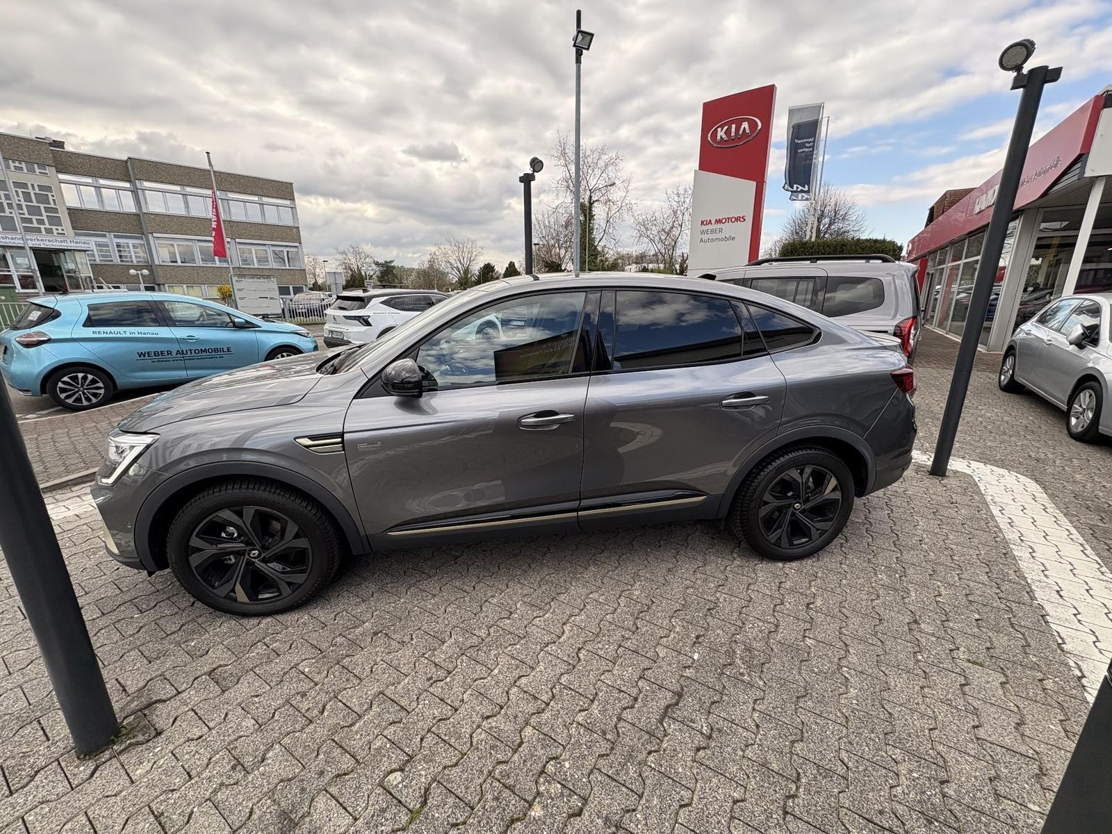 Renault Arkana E-Tech Hybrid TCe 145 Engineered - Samsaru's Car Outlet