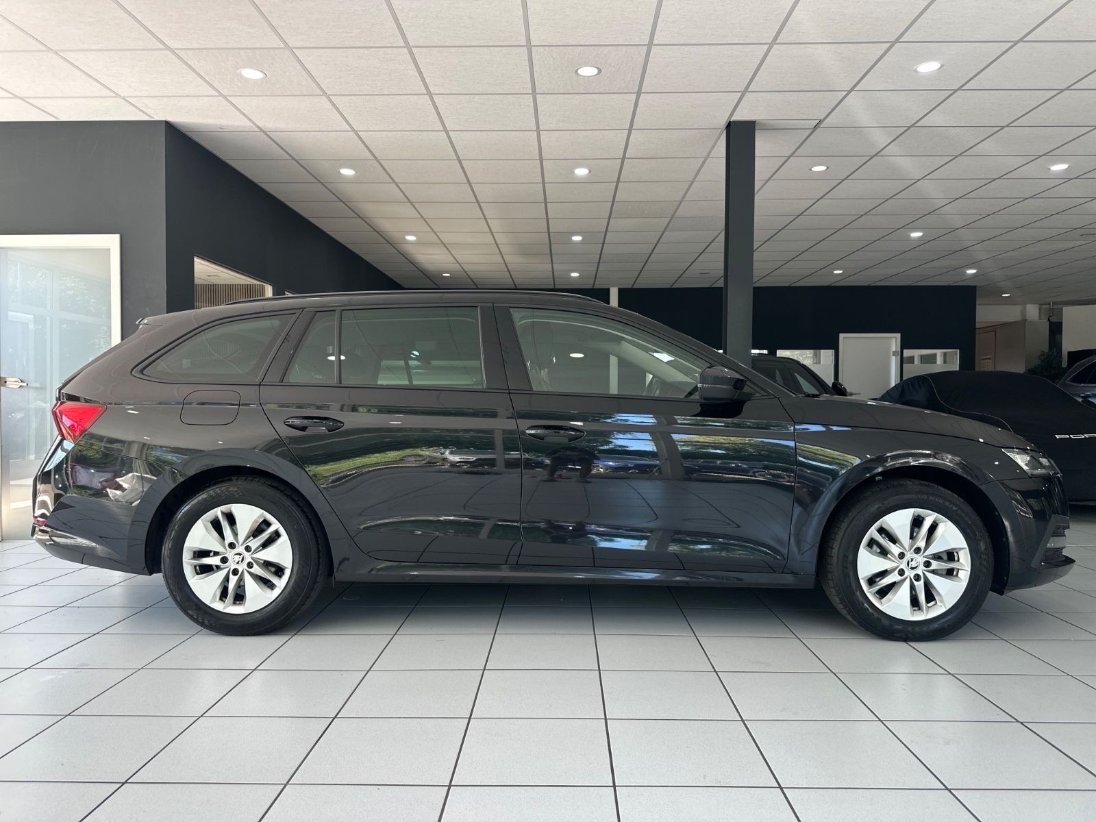 Skoda Octavia Combi Ambition - Samsaru's Car Outlet