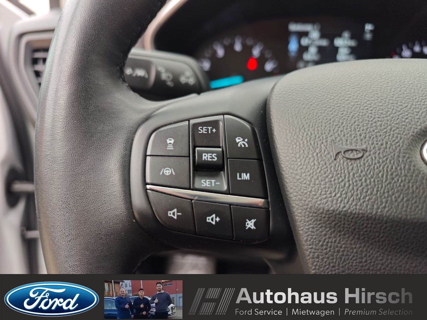 Ford Focus Turnier Active Navi LED ACC Apple CarPlay