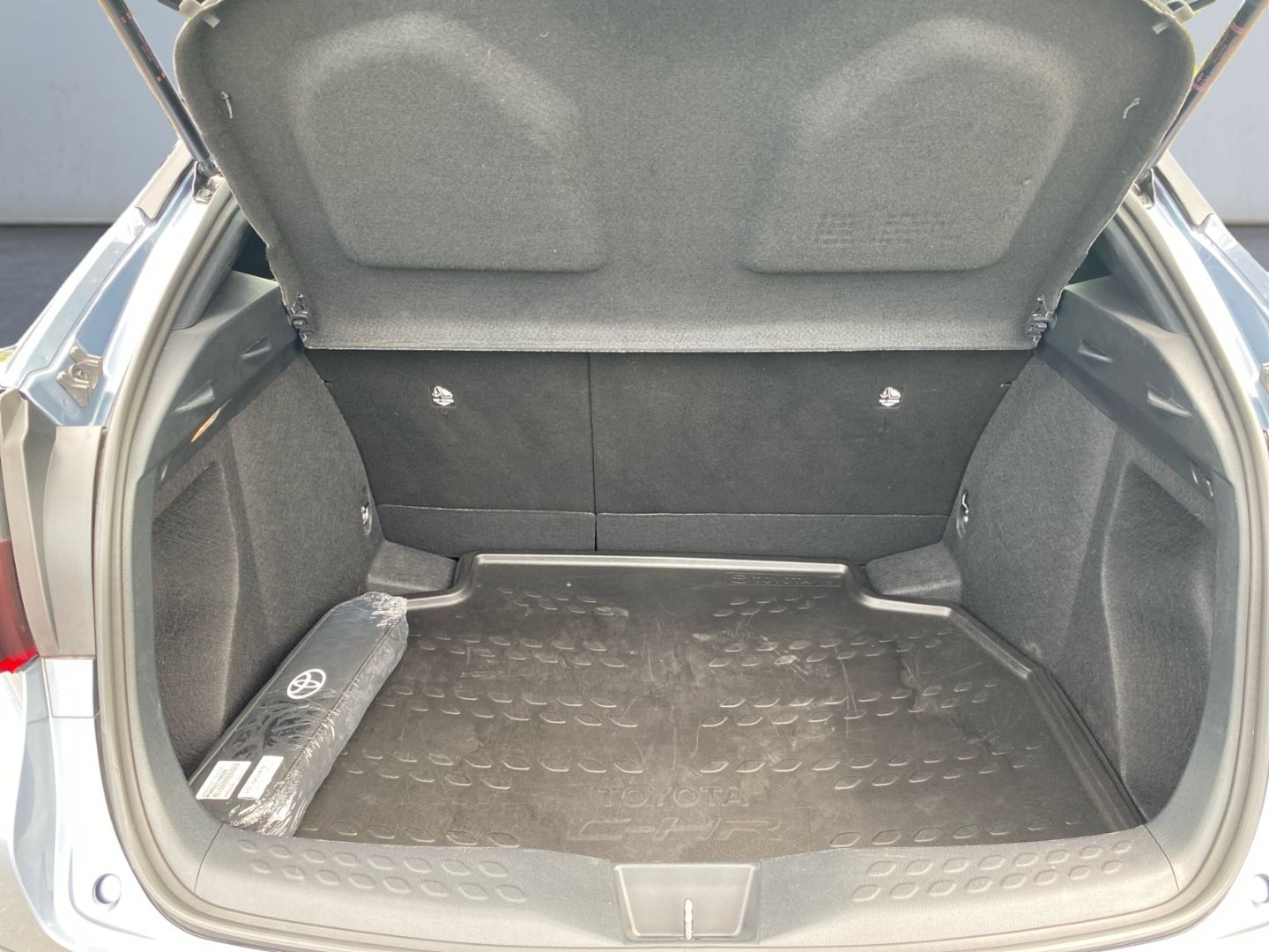 Toyota C-HR 1.8 Hybrid Business-Edition - Samsaru's Car Outlet