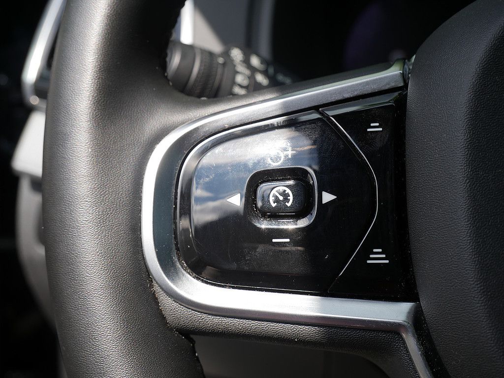 Volvo XC90 B5 AWD Plus Bright LUFTFEDERUNG 360° PANO