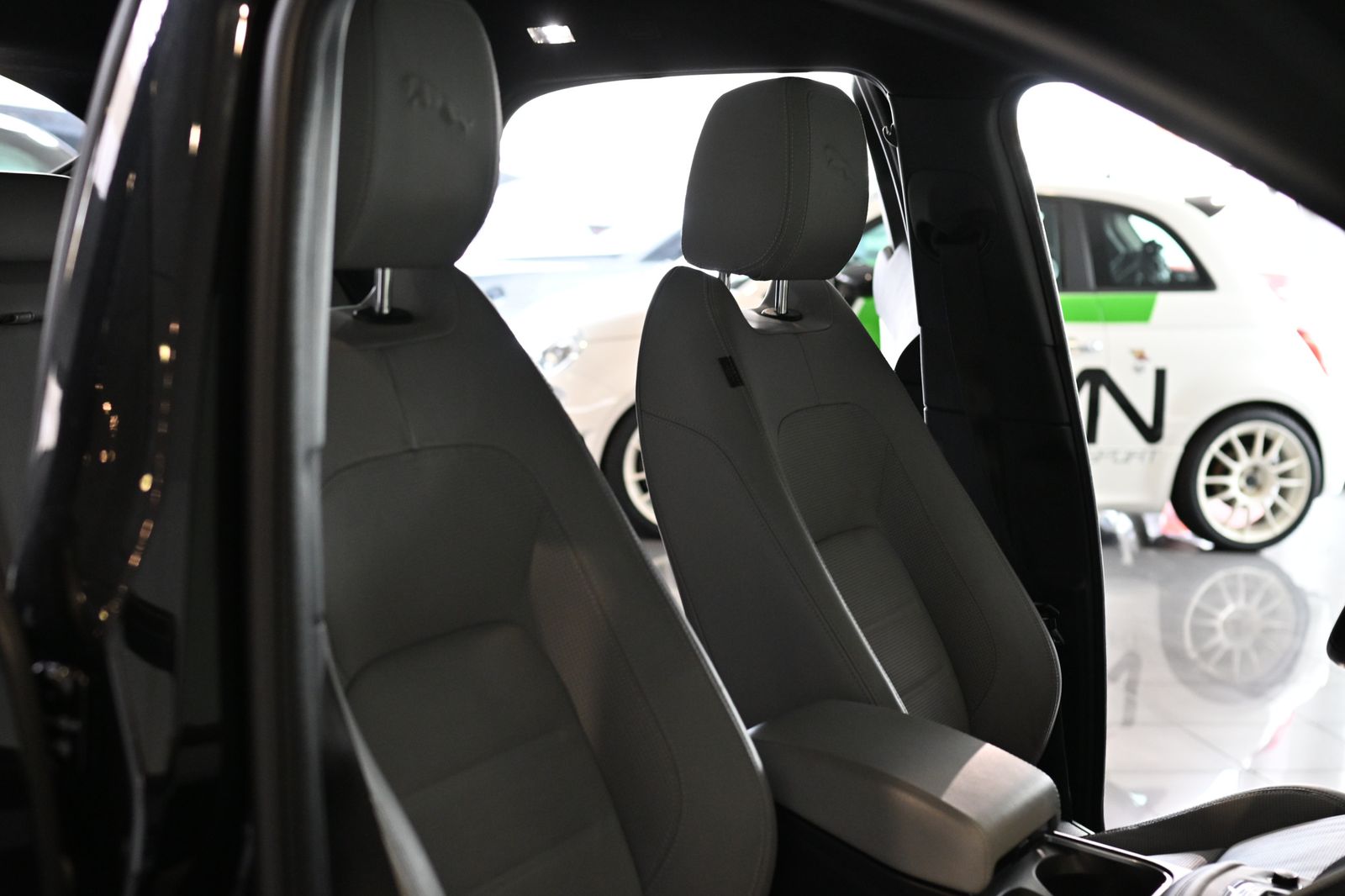 Jaguar E-PACE D200 R-Dynamic HSE AWD Pano ACC Leder 20"