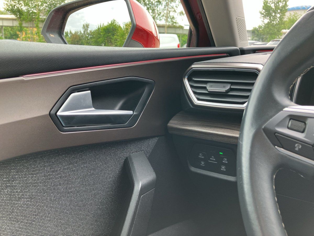 Seat Leon SPORTSTOURER XCELLENCE 1.5 eTSI DSG PANO
