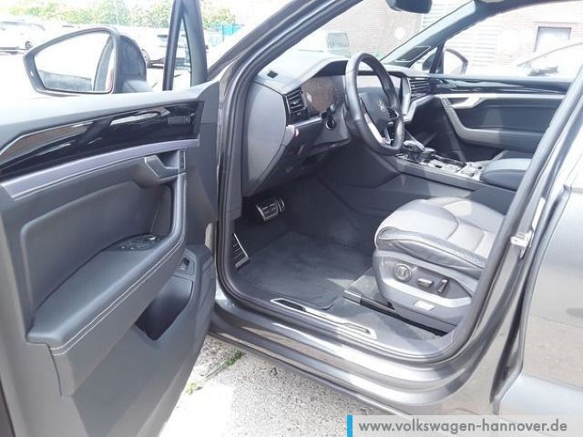 Volkswagen Touareg 3.0 TDI Tiptronic 4-Motion R-Line - Samsaru's Car Outlet