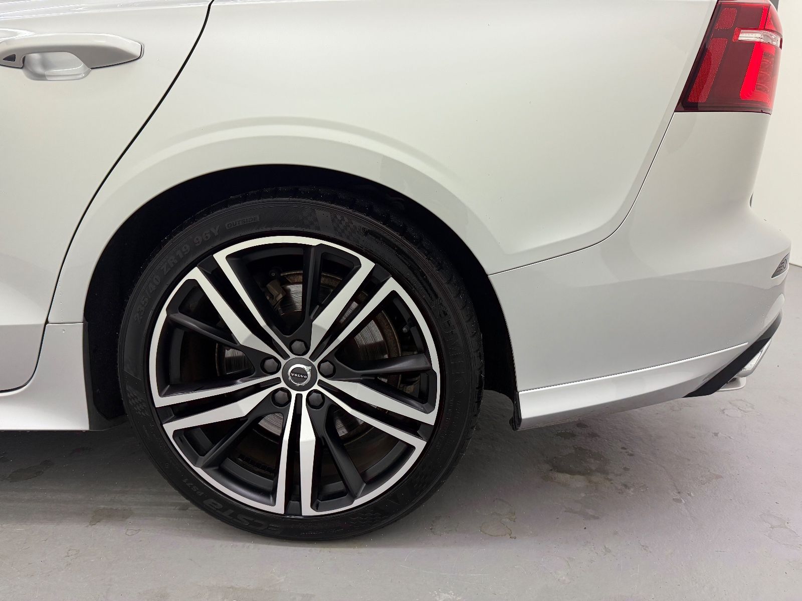 Volvo V60 Kombi Plus Dark Recharge Plug-In Hybrid AWD