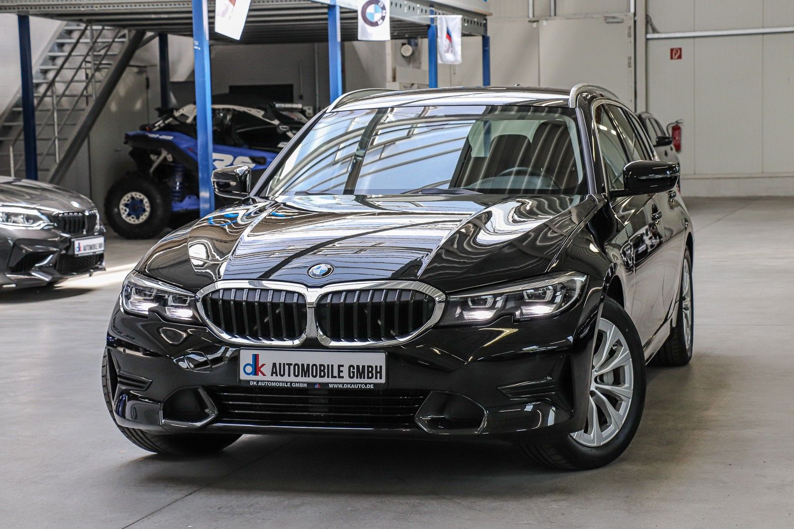 BMW 330i Touring Advantage - Samsaru's Car Outlet