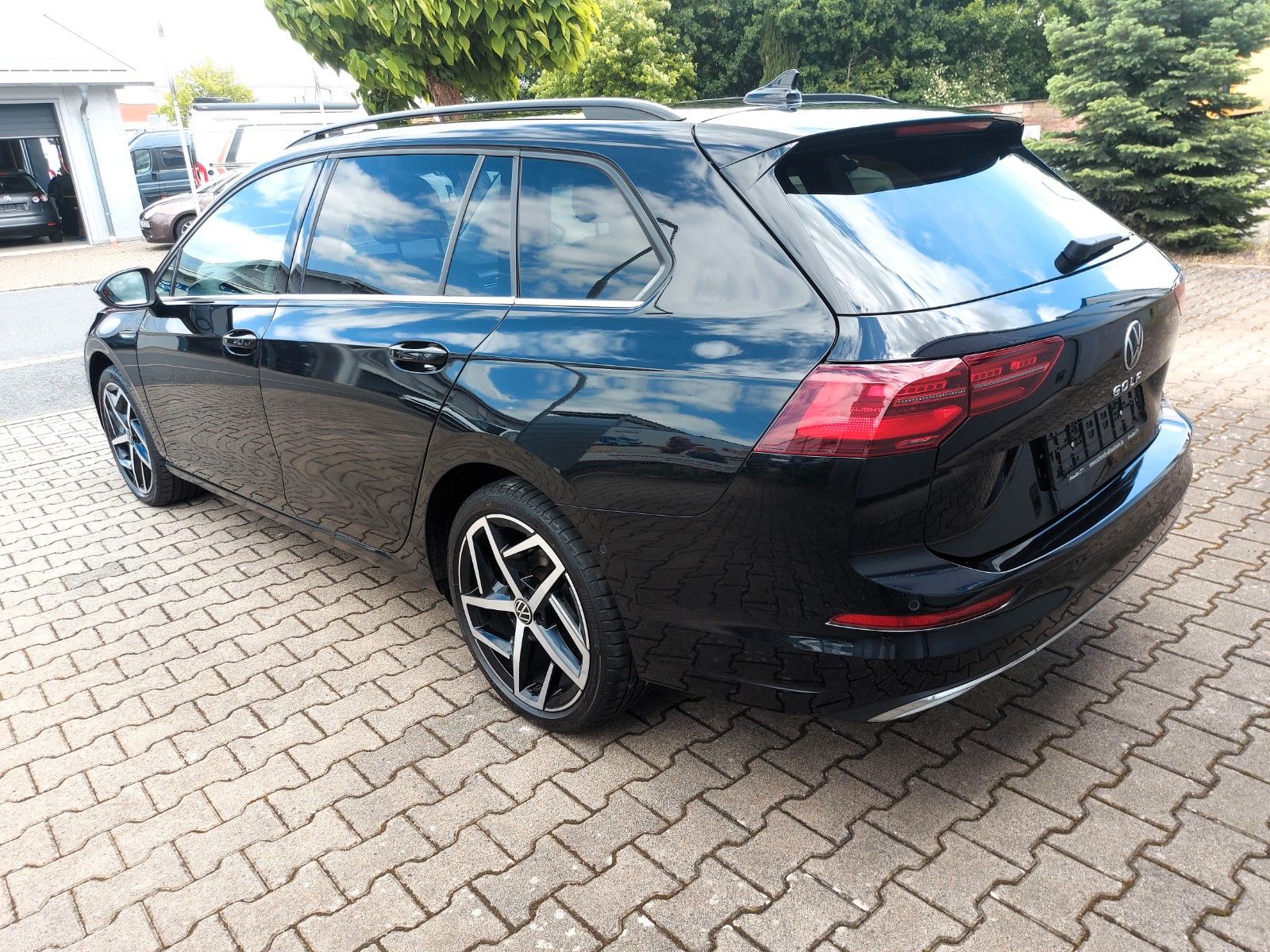 Volkswagen Golf VIII Variant 2.0 TDI Style - Samsaru's Car Outlet