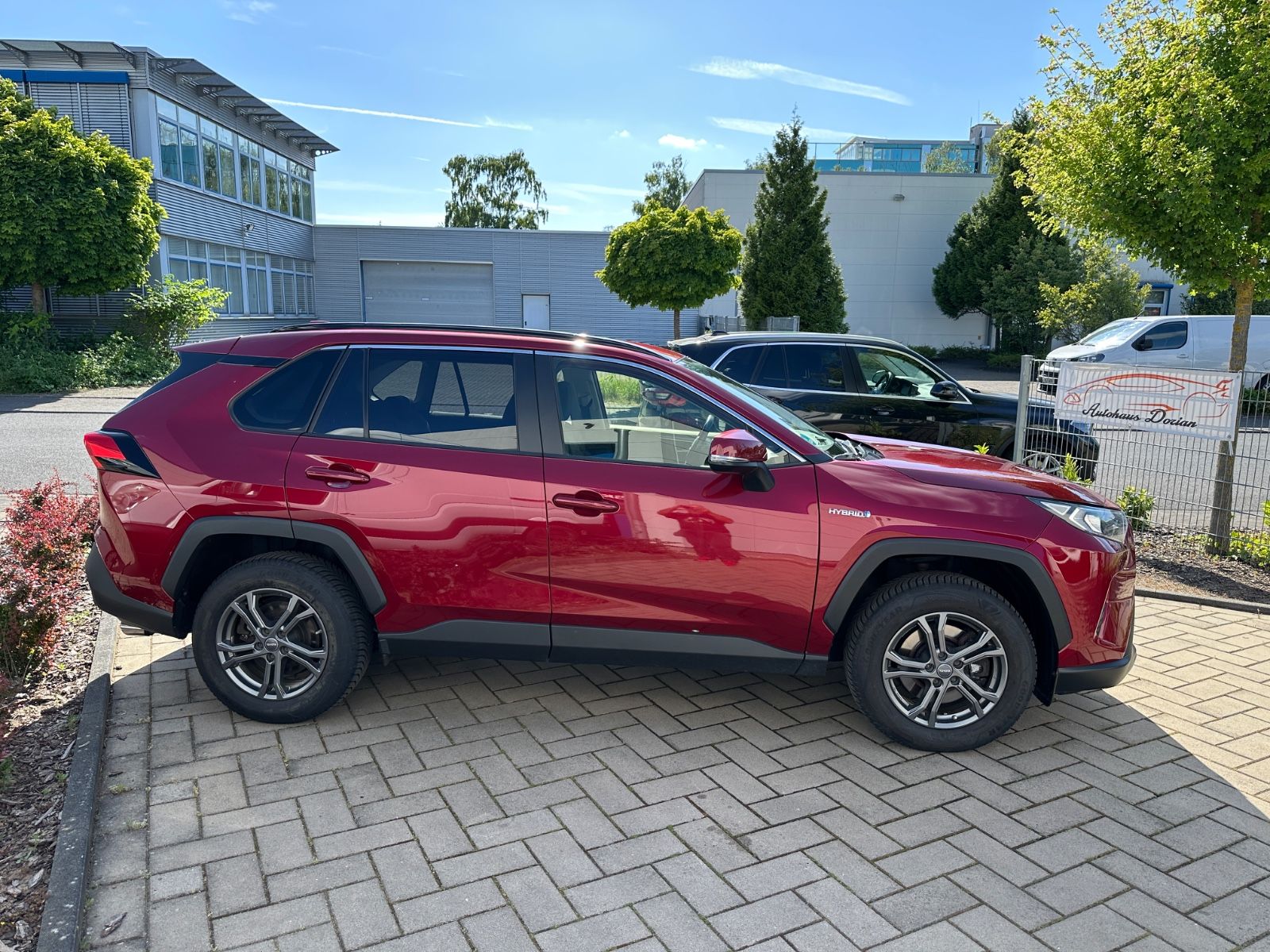Toyota RAV 4 2.5 Hybrid 4x4 - Samsaru's Car Outlet