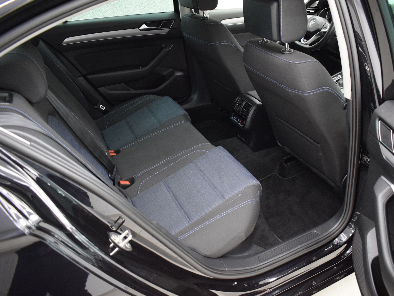 Volkswagen Passat GTE 1.4 Limousine - Samsaru's Car Outlet