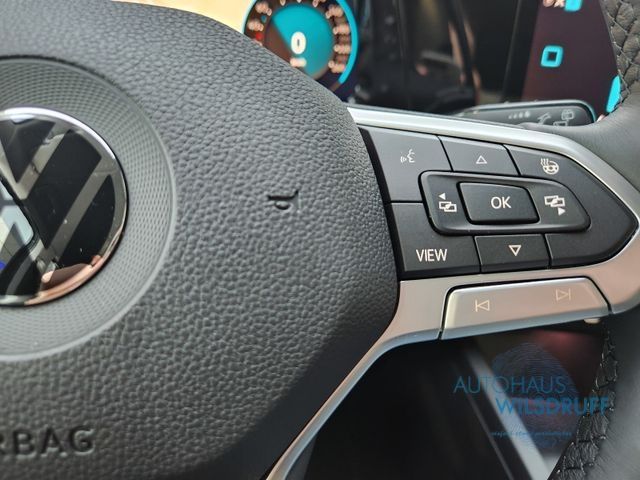 Volkswagen Golf VIII 1.5 TSi Active - Samsaru's Car Outlet