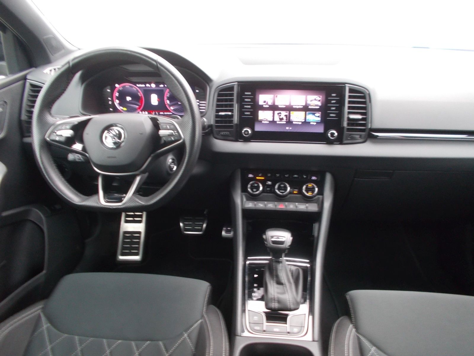 Skoda Karoq  1.5 TSI Sportline * DSG * Navi *AHK *360°