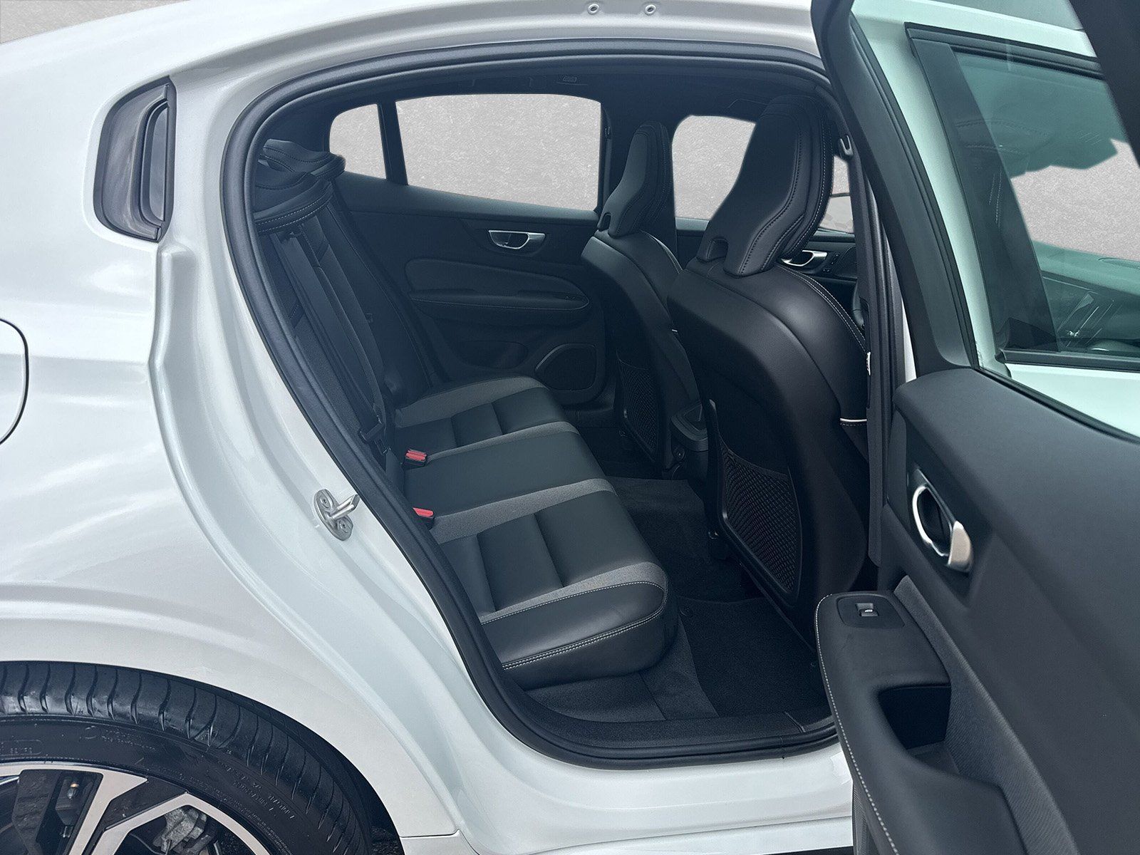 Volvo S60 B4 Benzin Plus Dark H&K STANDHZ LED LHZ SHZ