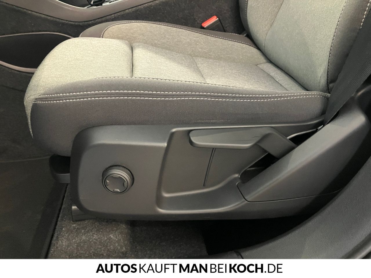 Volvo XC40 B3 DKG Core AHK LED SHZ/LHZ NAVI PDC/CAM!