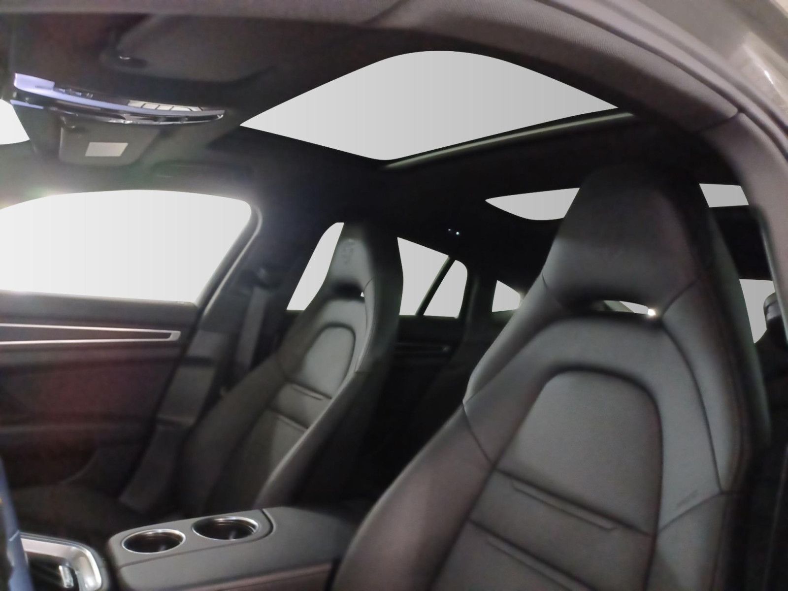 Porsche Panamera 4 E-Hybrid Platinum Edition