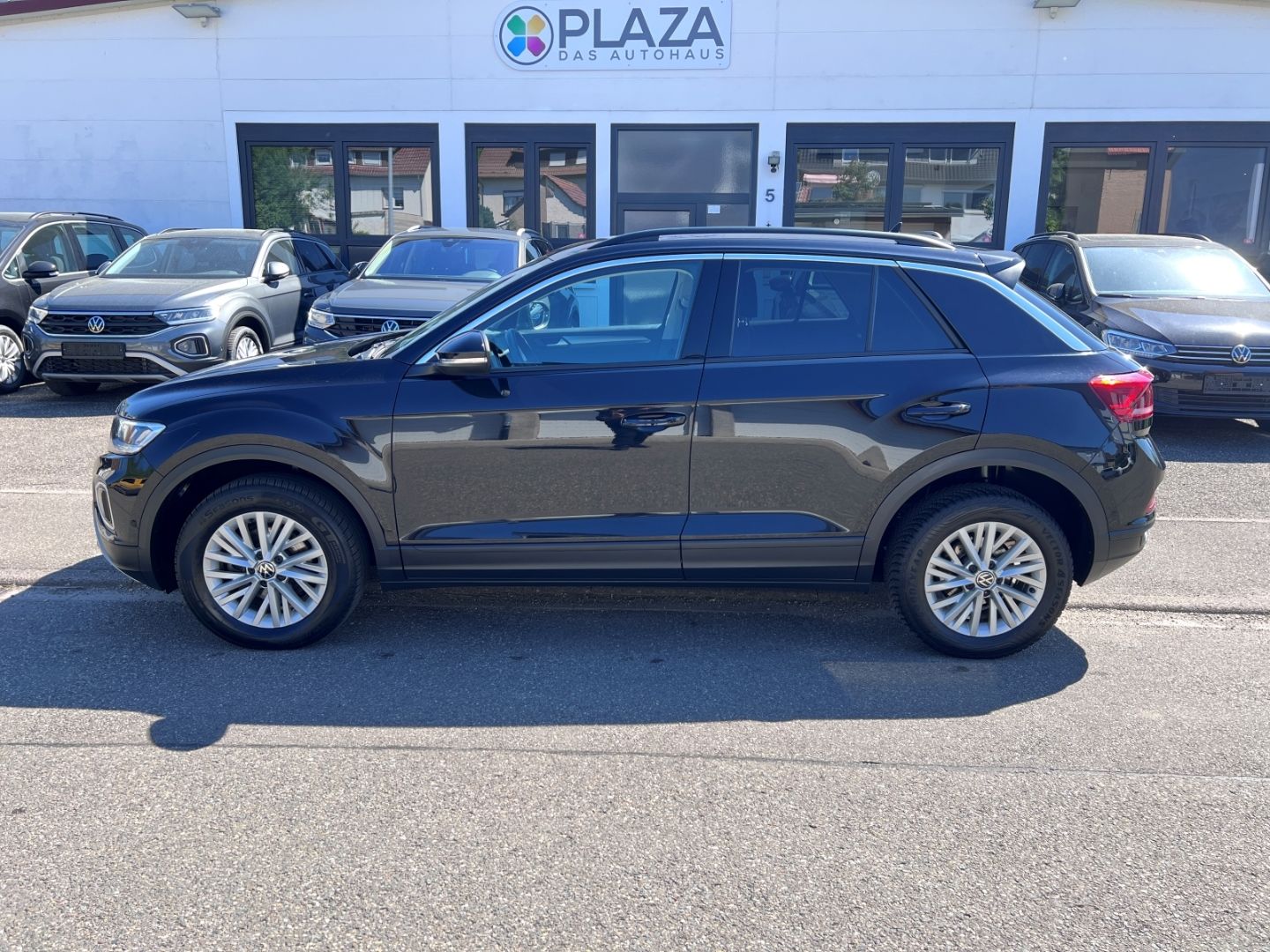 Volkswagen T-Roc 1.0 TSI Life - Samsaru's Car Outlet