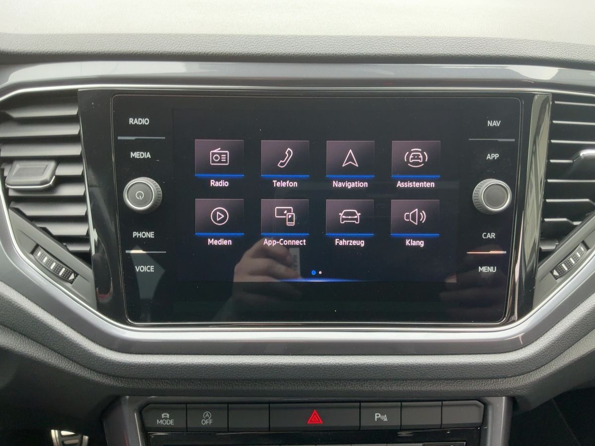 Volkswagen T-Roc 1.5 TSI SPORT - Samsaru's Car Outlet