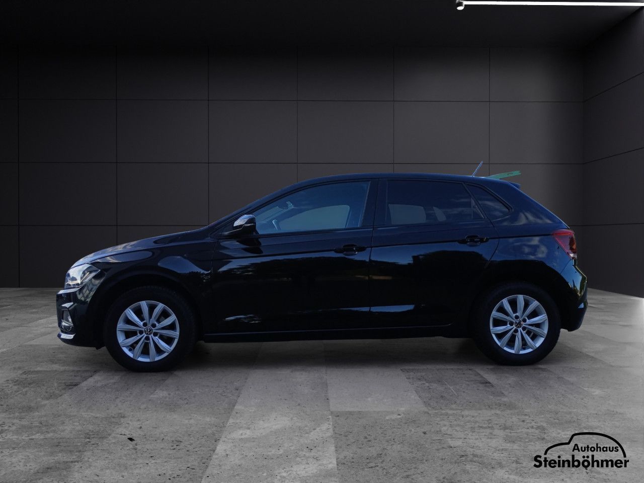 Volkswagen Polo Highline 1.0TSI DSG - Samsaru's Car Outlet