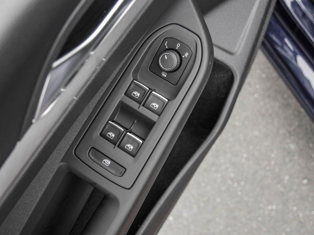 Volkswagen Golf Life 1.5 TSI - Samsaru's Car Outlet