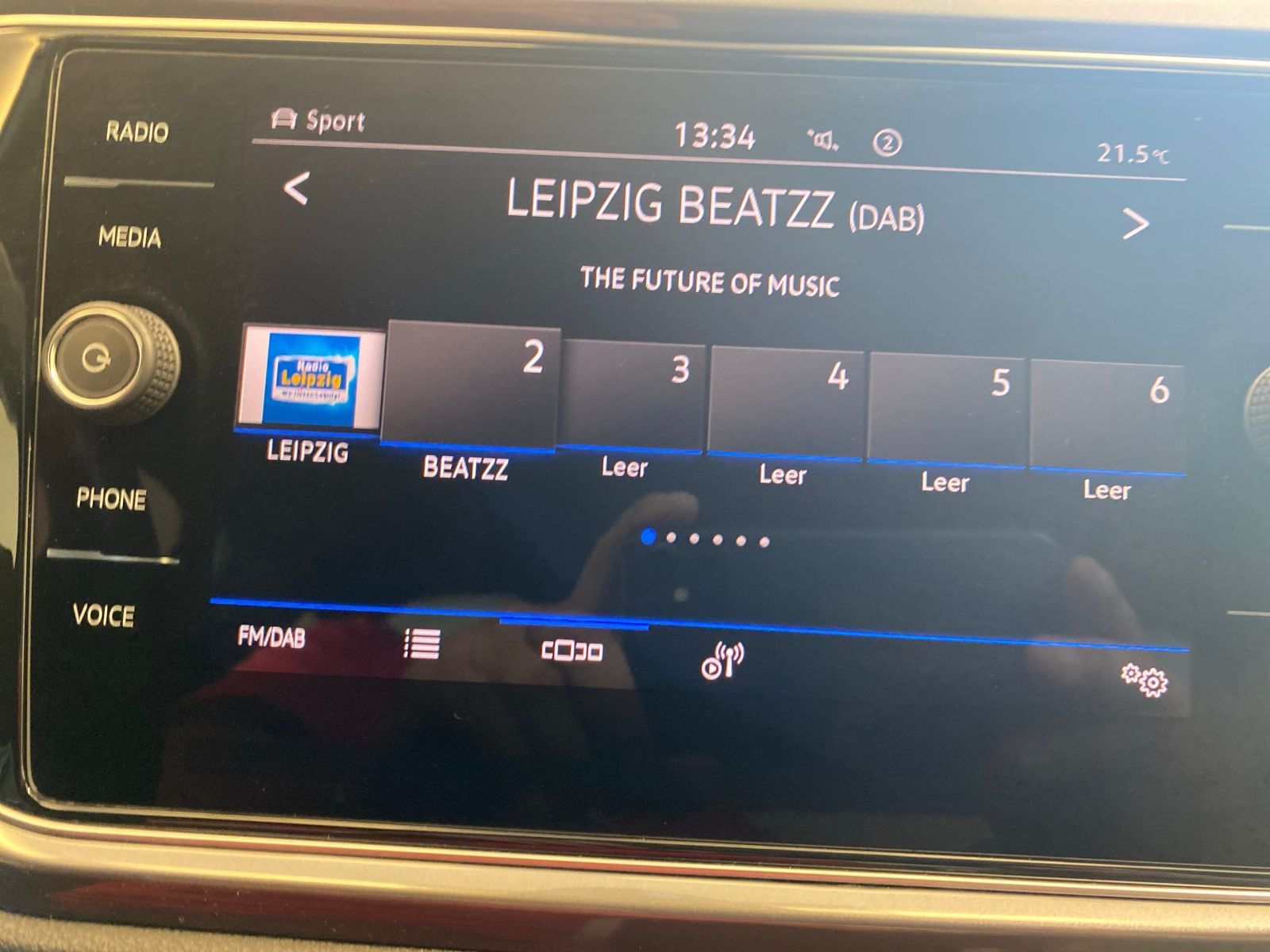 Volkswagen T-Roc 1.5 TSI Sport R-Line - Samsaru's Car Outlet