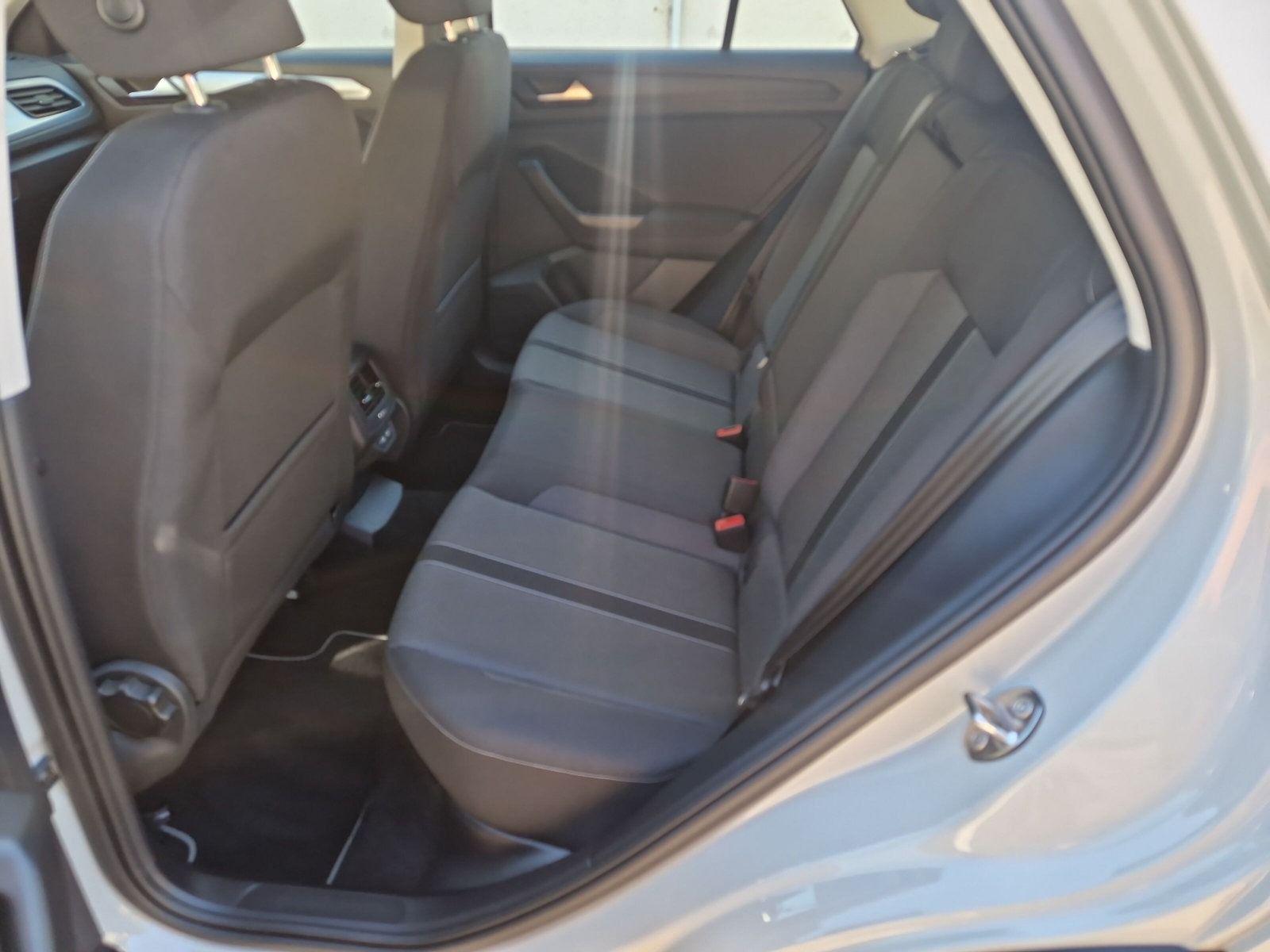 Volkswagen T-Roc Life - Samsaru's Car Outlet