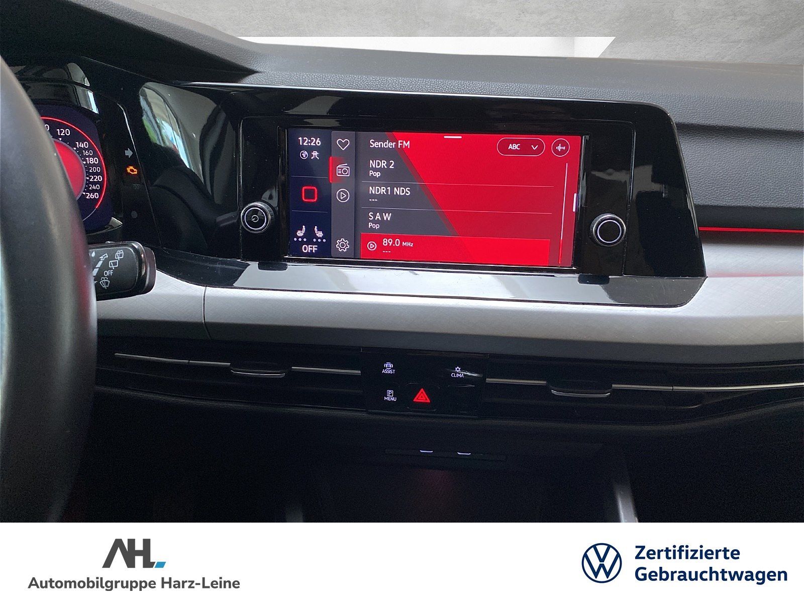Volkswagen Golf VIII 1.5 TSI Life - Samsaru's Car Outlet