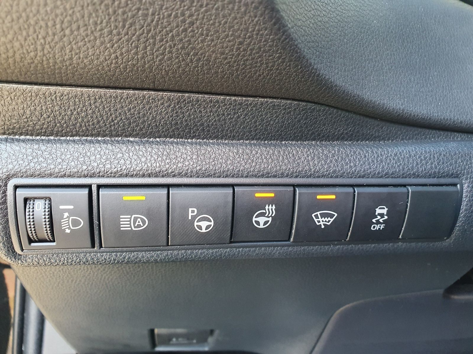 Toyota Corolla 1.8 Hybrid - Samsaru's Car Outlet