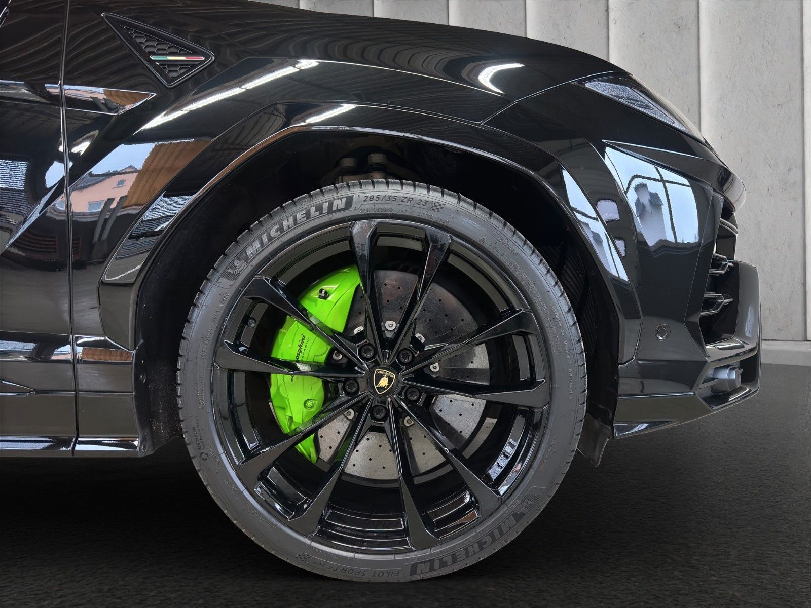 Lamborghini Urus 4.0 V8 - Samsaru's Car Outlet