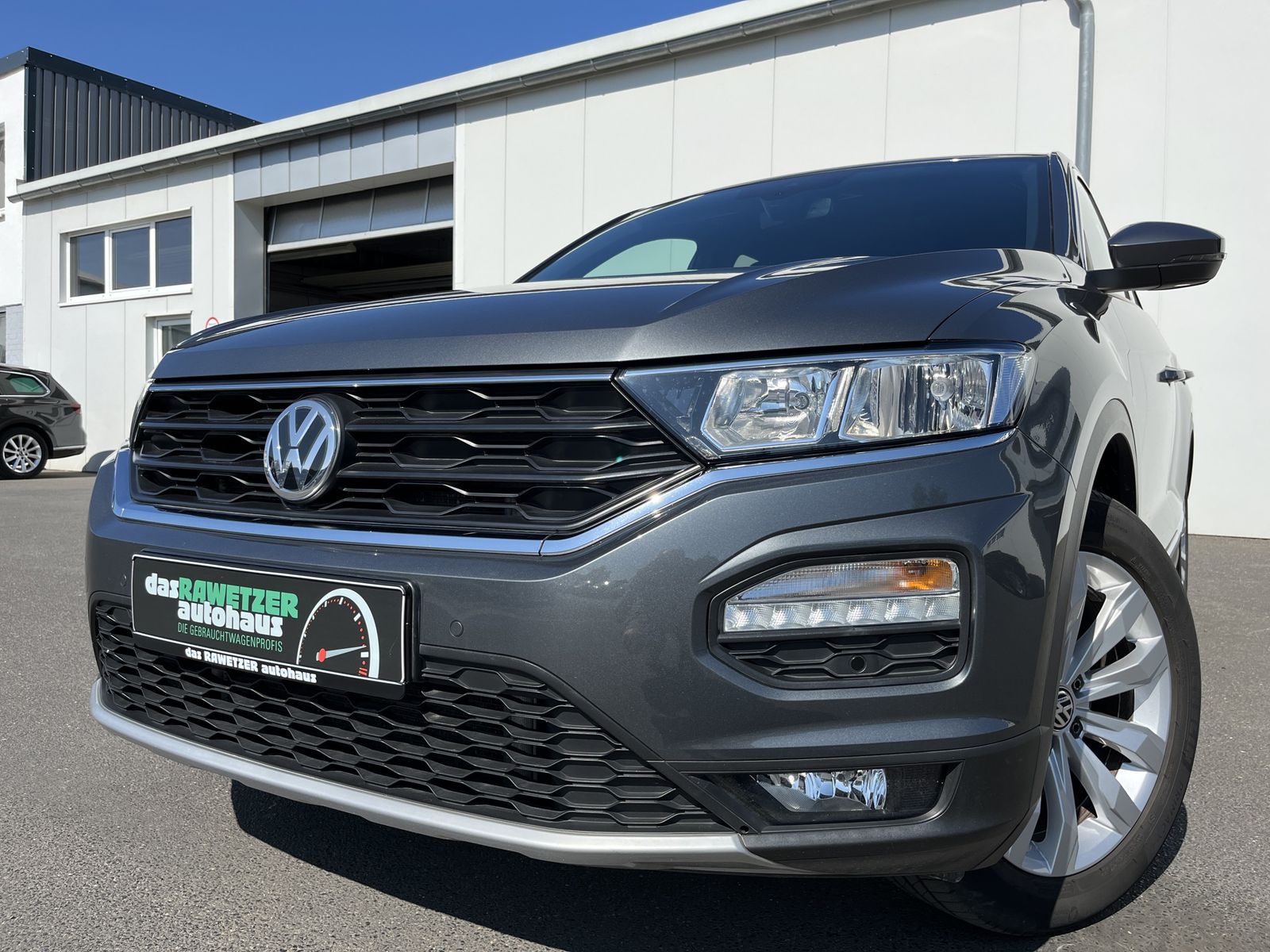 Volkswagen T-Roc 2.0 TDI DSG 4Motion Highline - Samsaru's Car Outlet