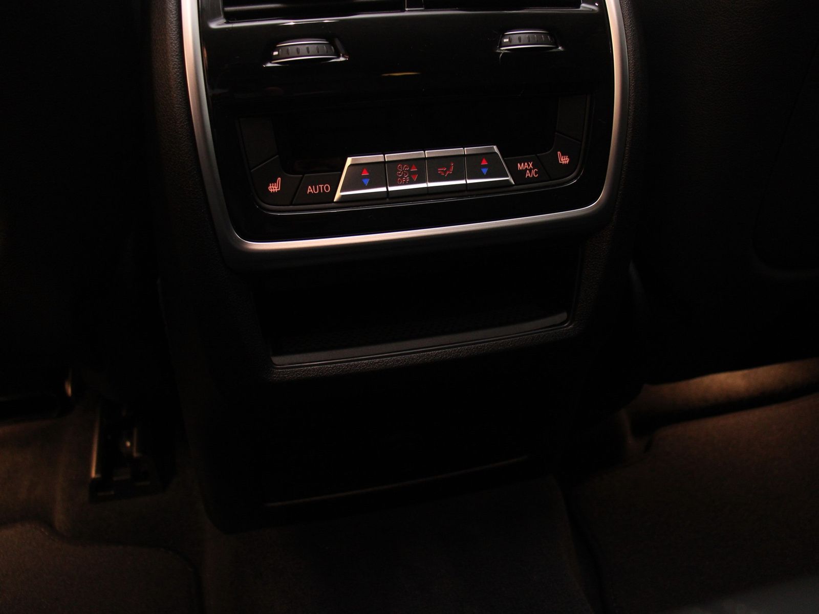 BMW X6 xDrive40d M Sportpaket Pro AHK STHZ Pano Icon